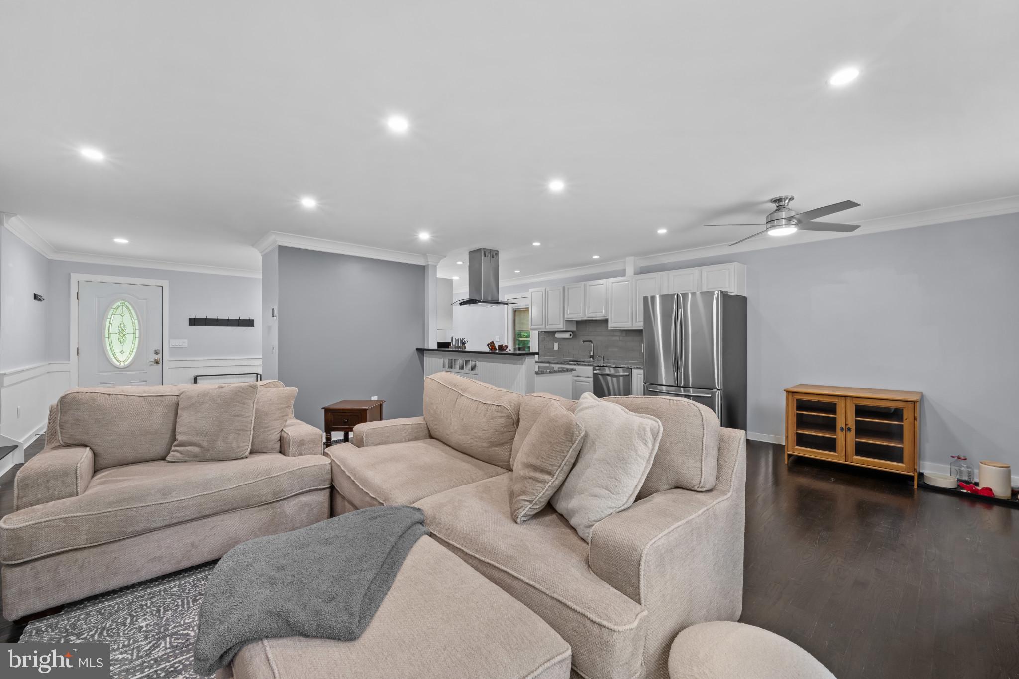 ROLLING KNOLLS - Residential