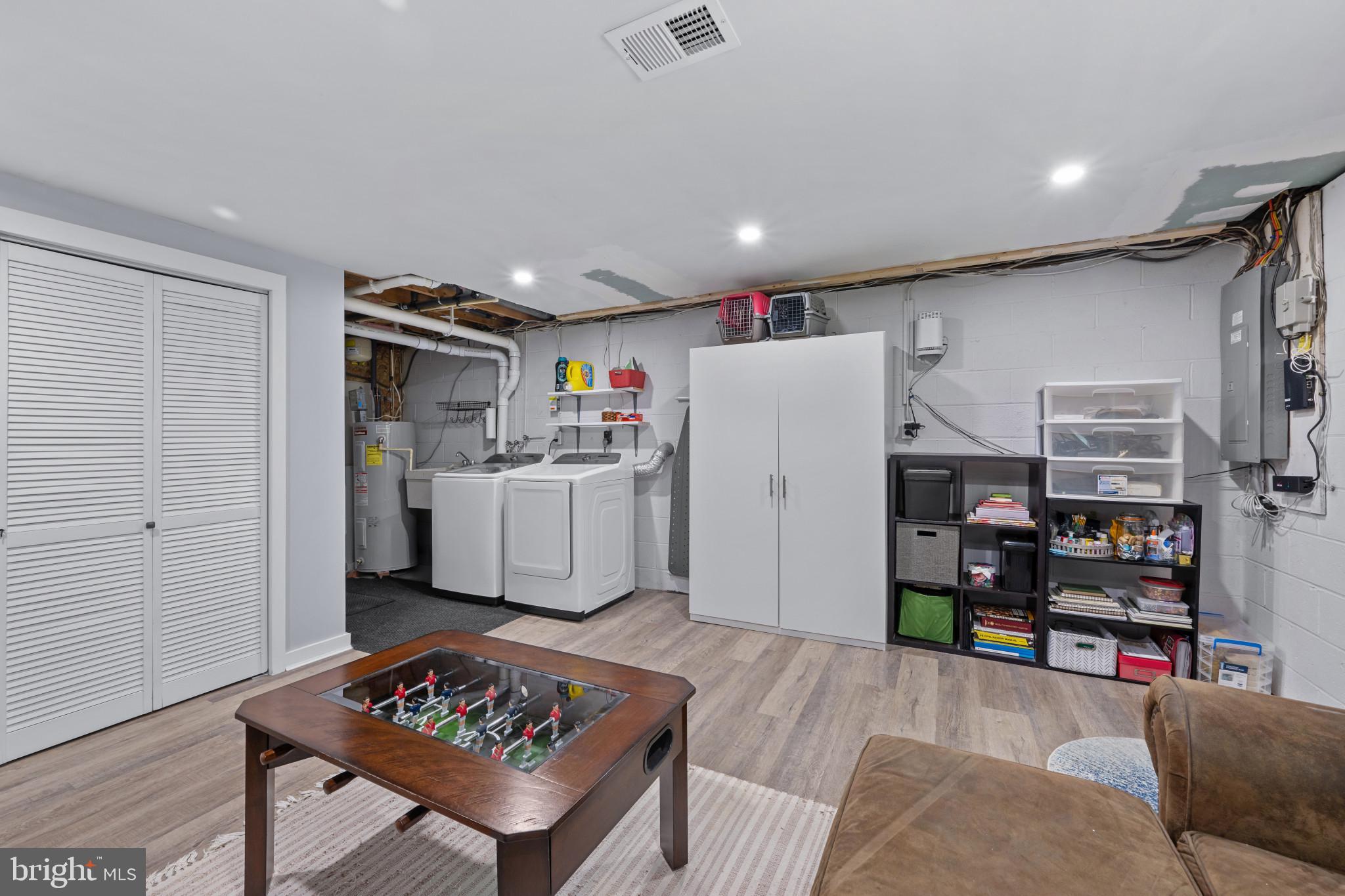 ROLLING KNOLLS - Residential