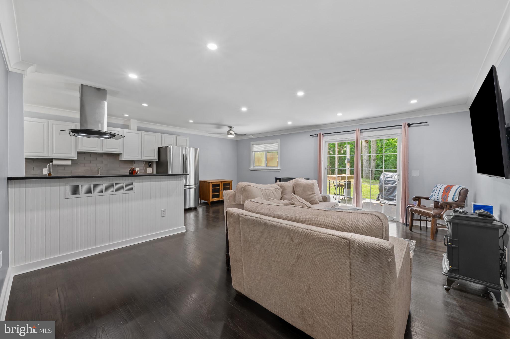 ROLLING KNOLLS - Residential