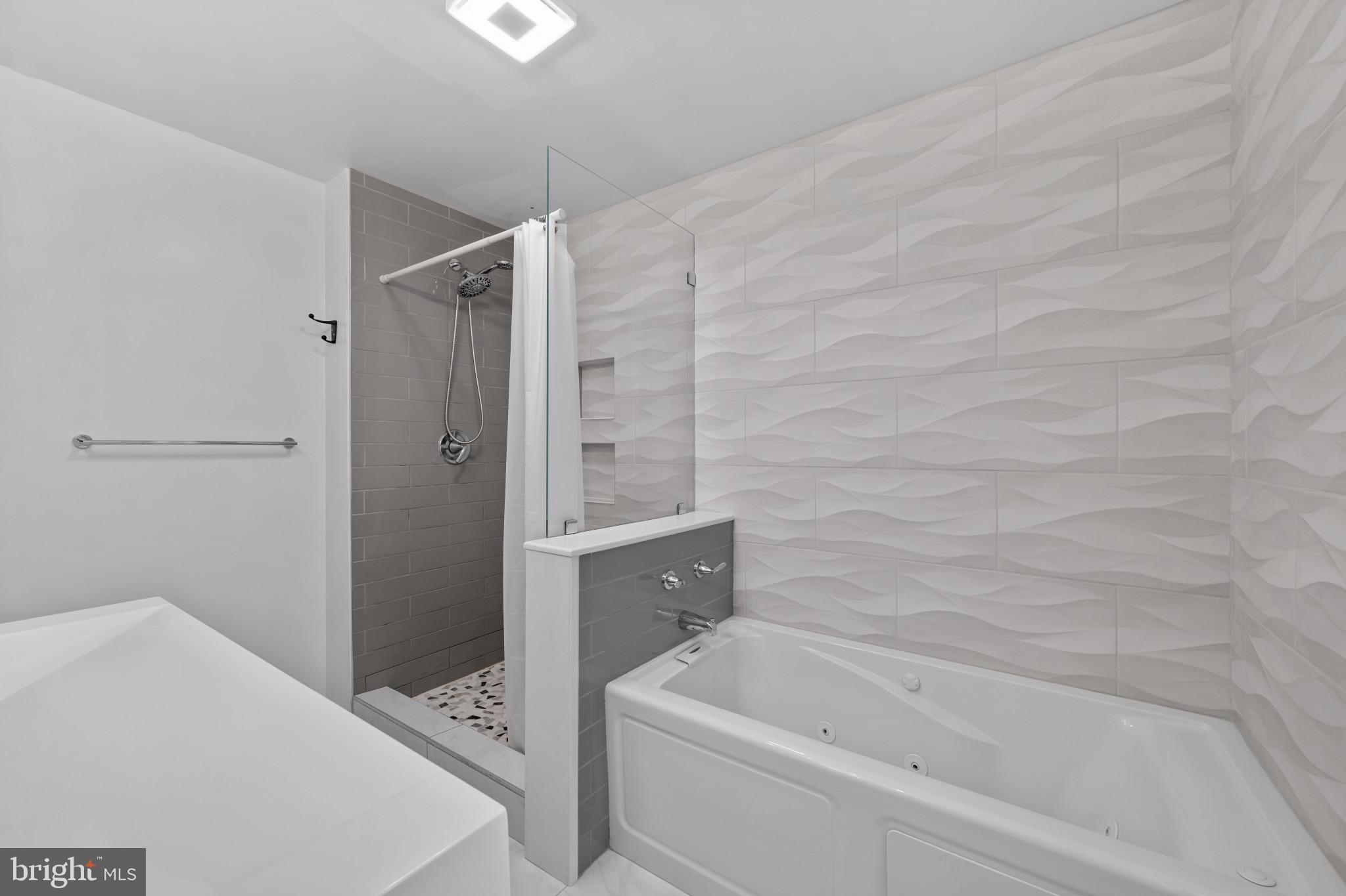 ROLLING KNOLLS - Residential