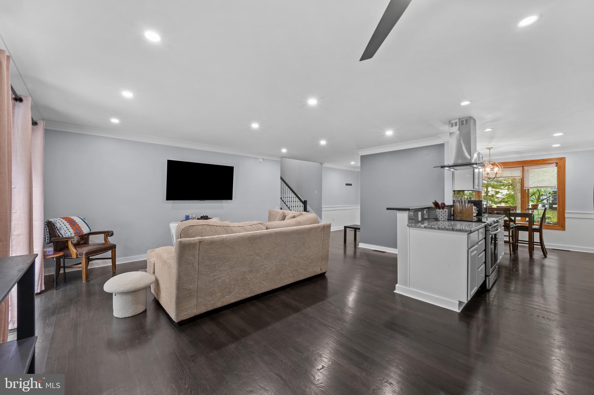 ROLLING KNOLLS - Residential