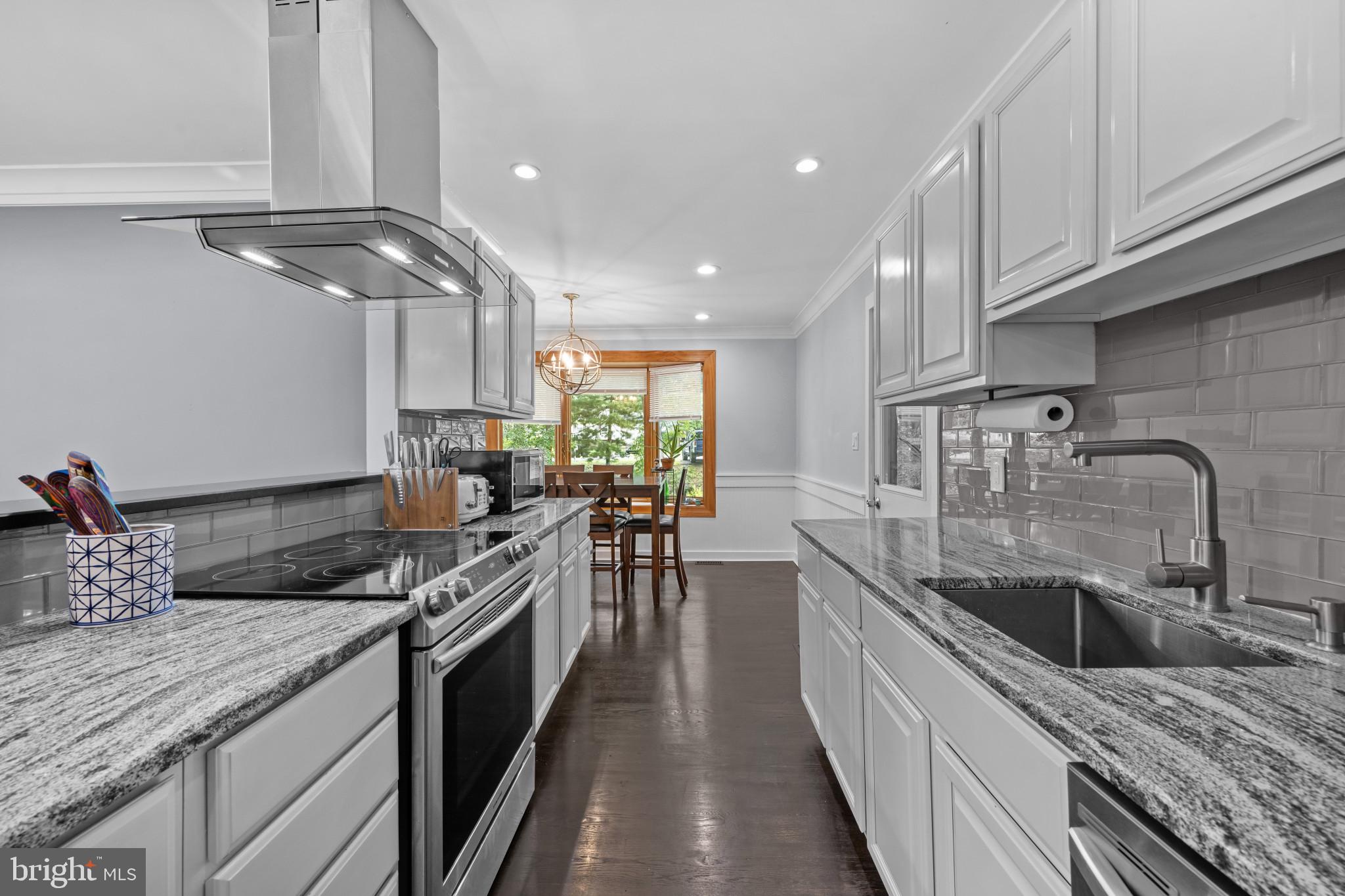 ROLLING KNOLLS - Residential
