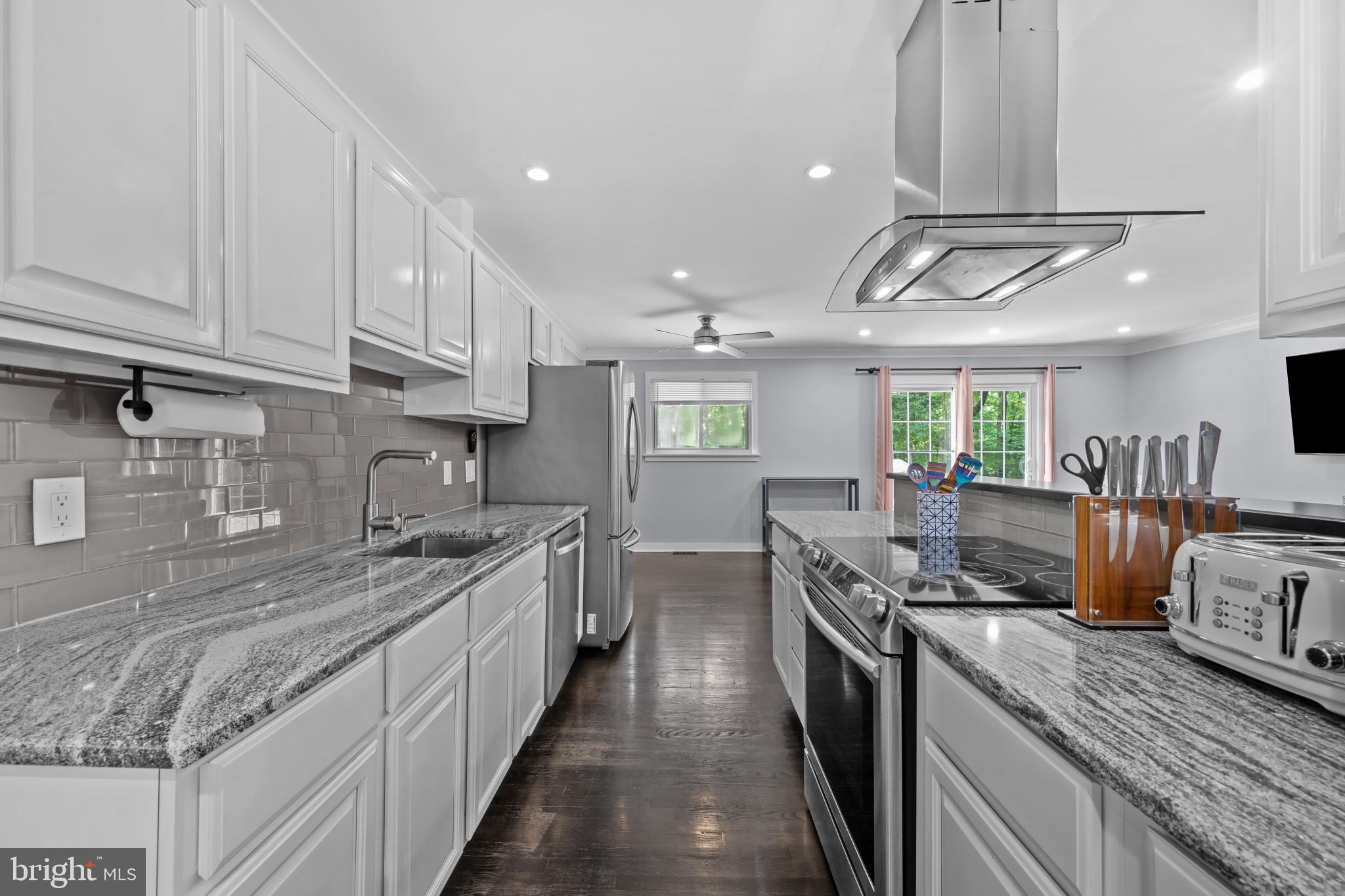 ROLLING KNOLLS - Residential