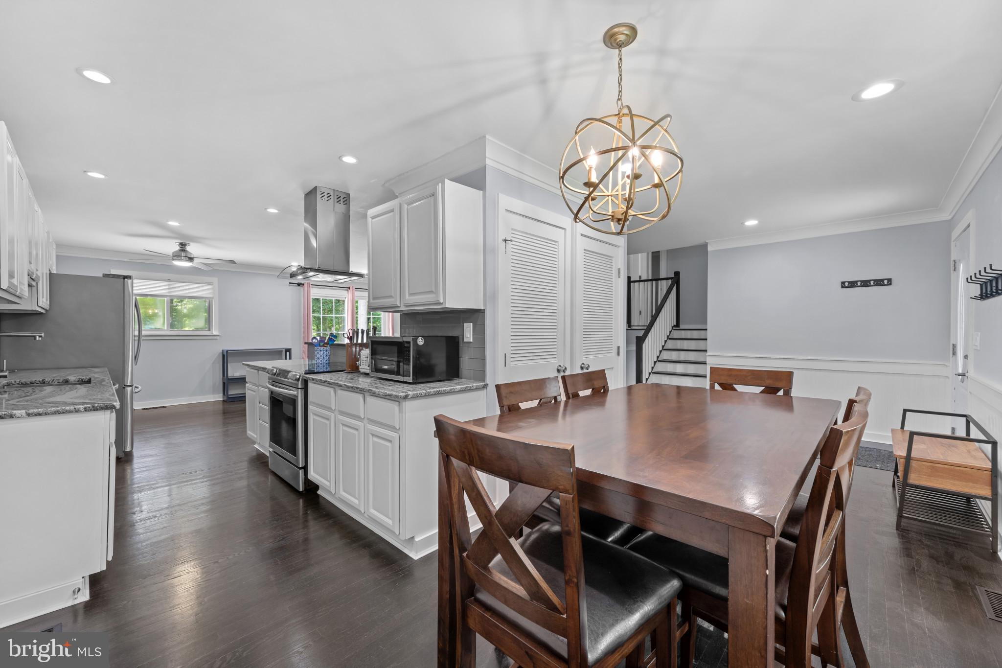 ROLLING KNOLLS - Residential
