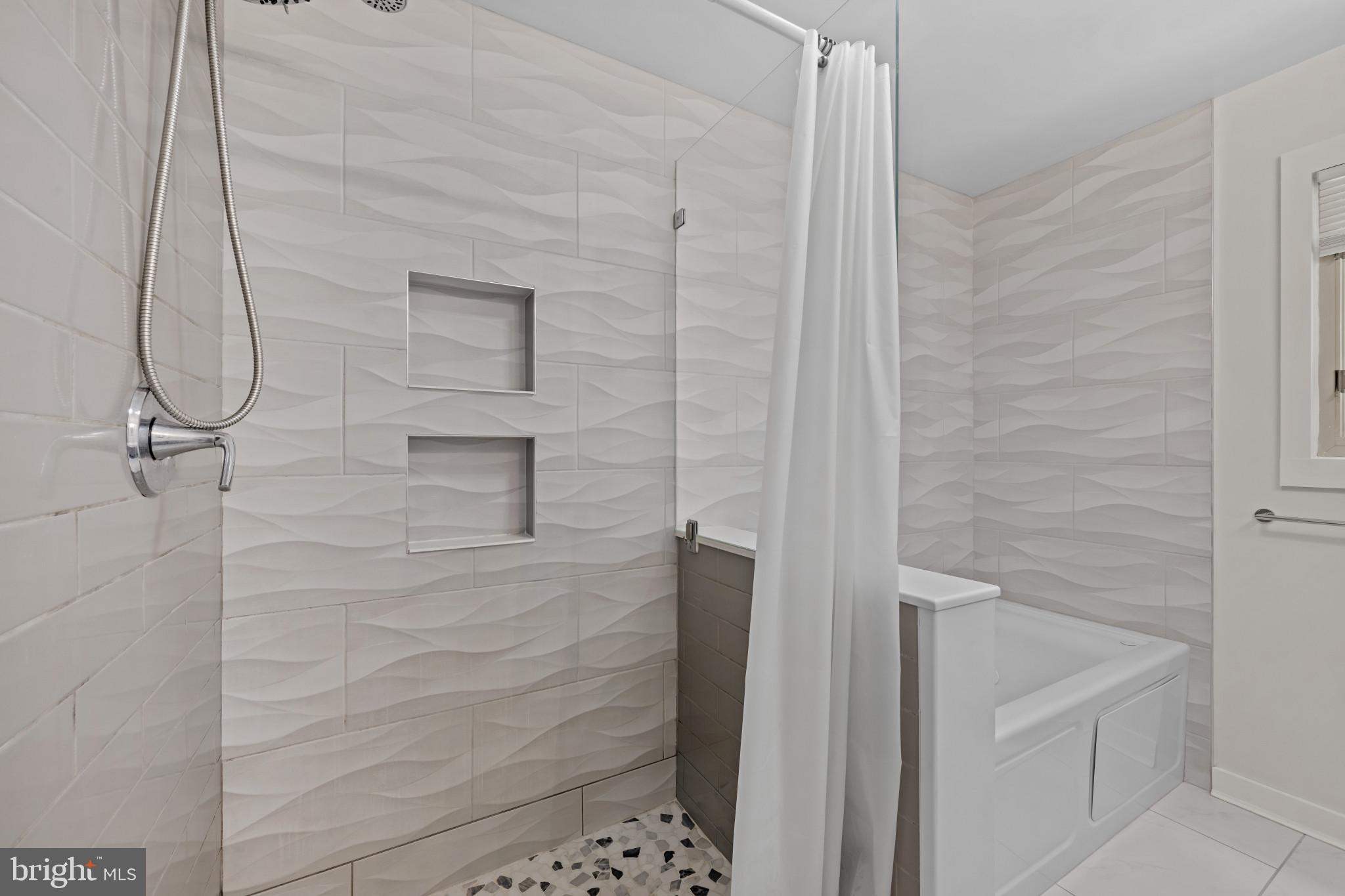 ROLLING KNOLLS - Residential
