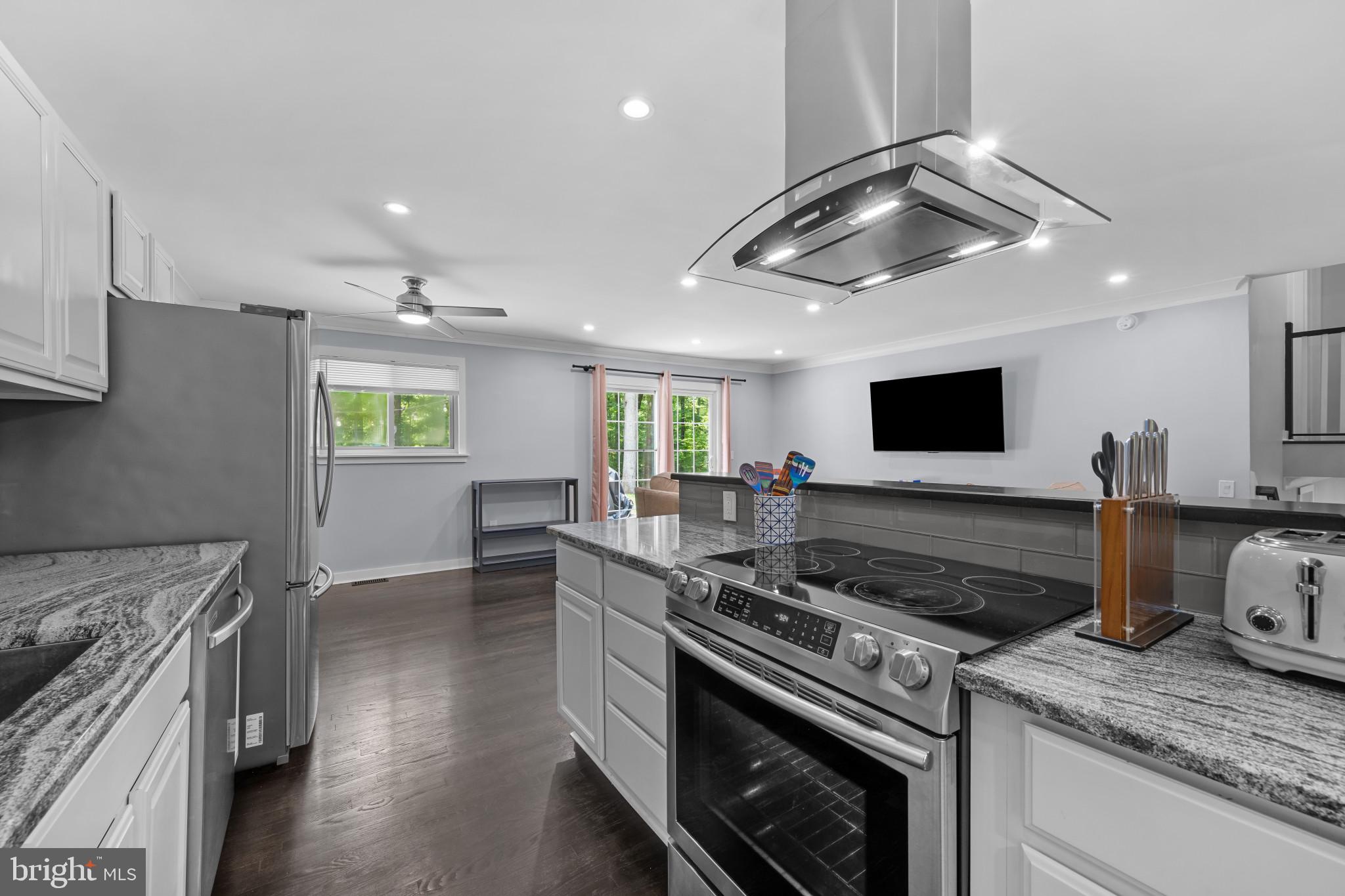 ROLLING KNOLLS - Residential