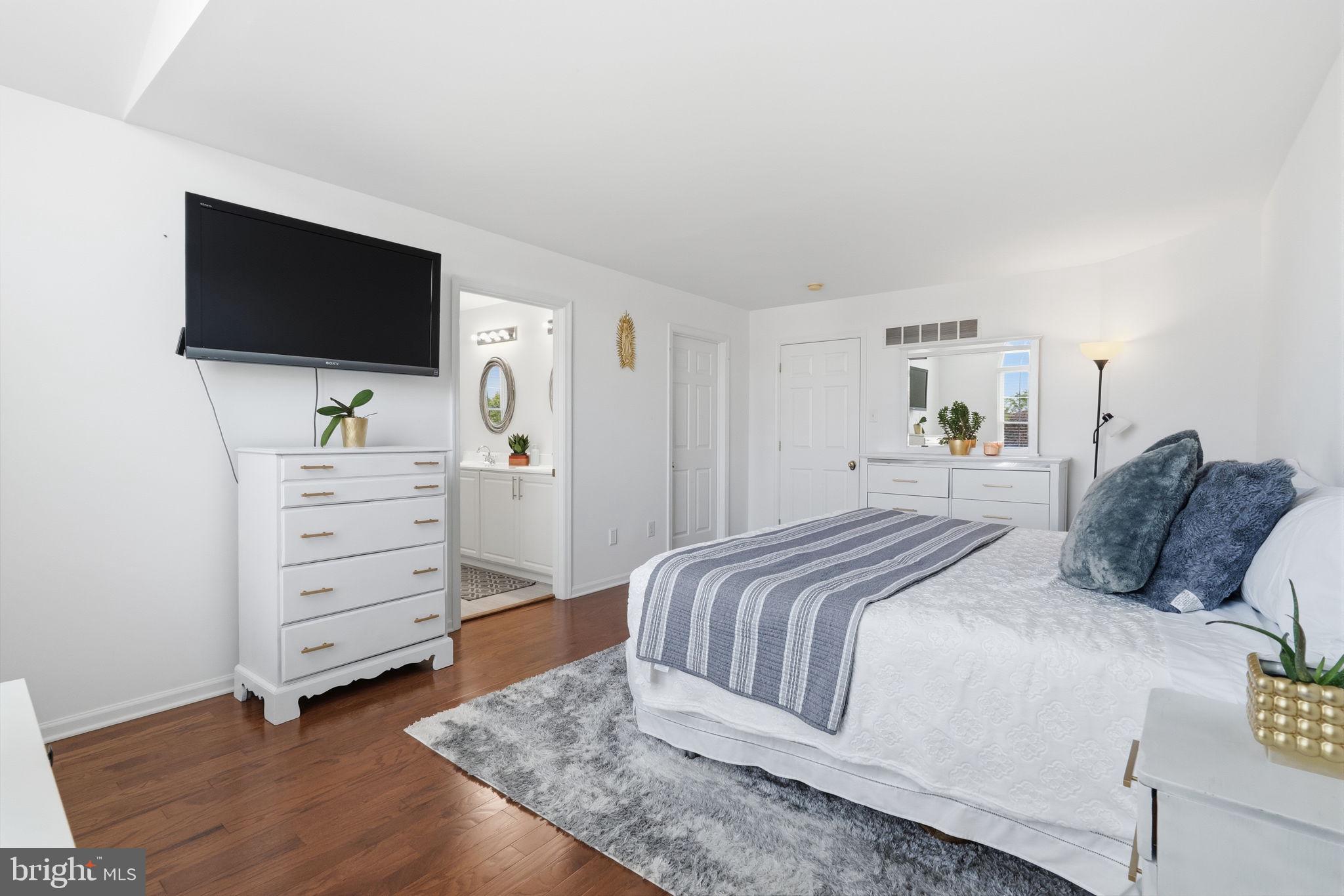 BRANFORD VILLAGE - Residential