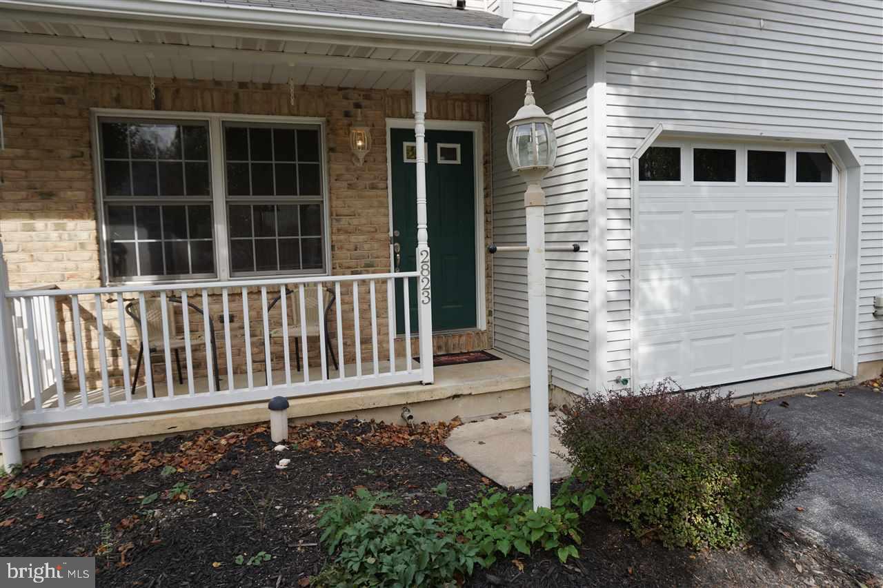 A modern townhome in classic West York.  This great find is located just minutes from schools, shopping, and dining.  A quaint neighborhood home  tucked into a cul-de-sac.  The open floor plan offers sprawling views from the deck for you and your guest to enjoy.  Upstairs boasts 3 beds and 2 full baths.  The large basement has a 1/2 bath, full walk out, and lots of natural light!  Don't miss out on this one!  It won't last long!