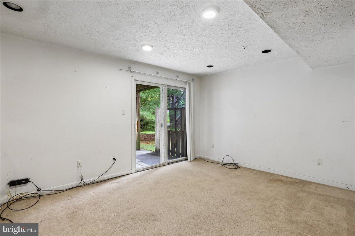 JAMES CREEK - Residential