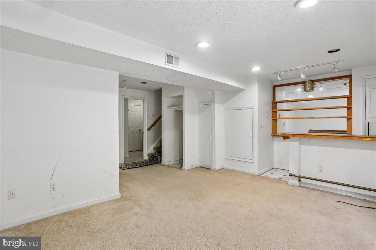 JAMES CREEK - Residential