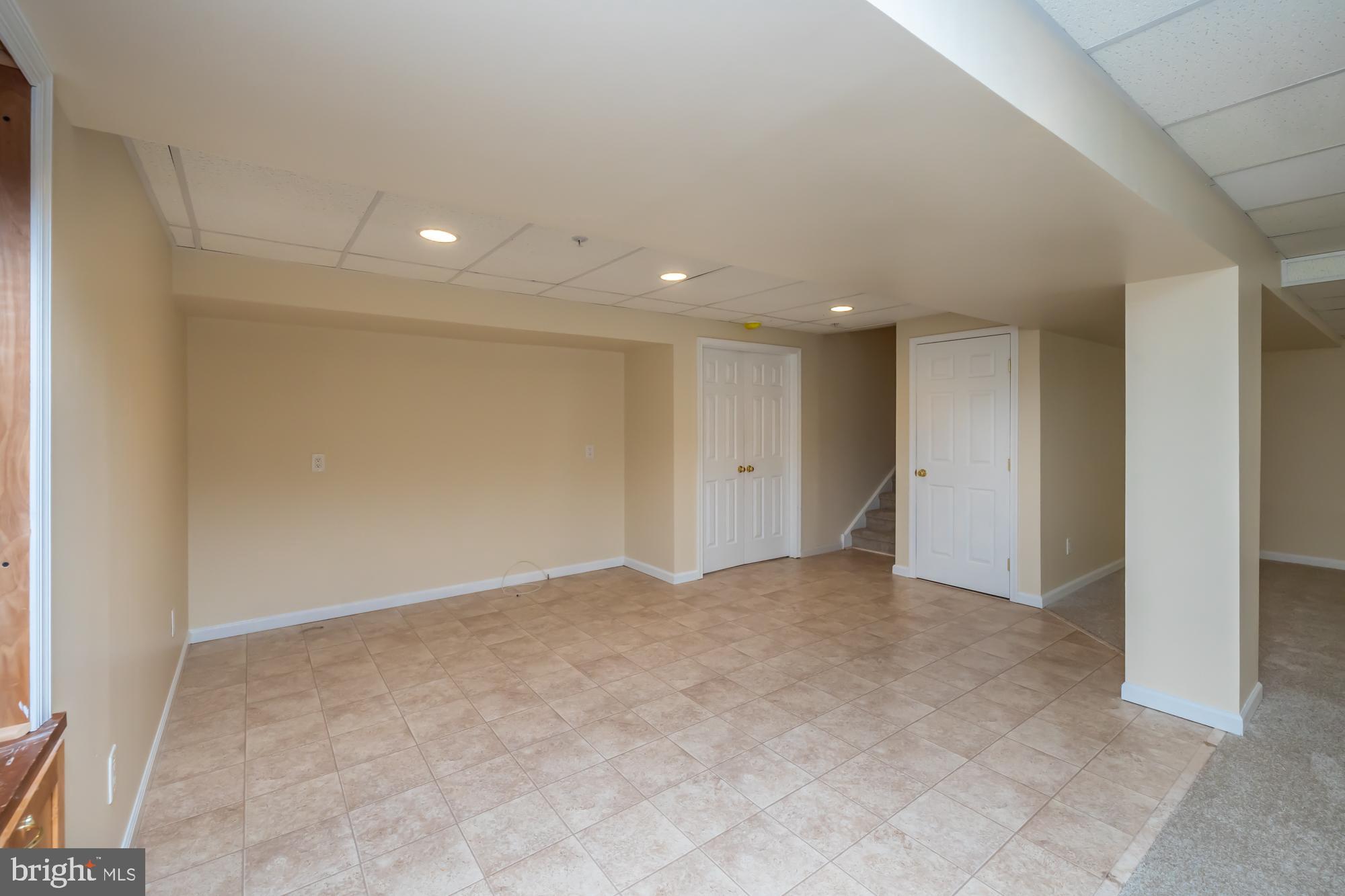 NEW BRITAIN WALK - Residential