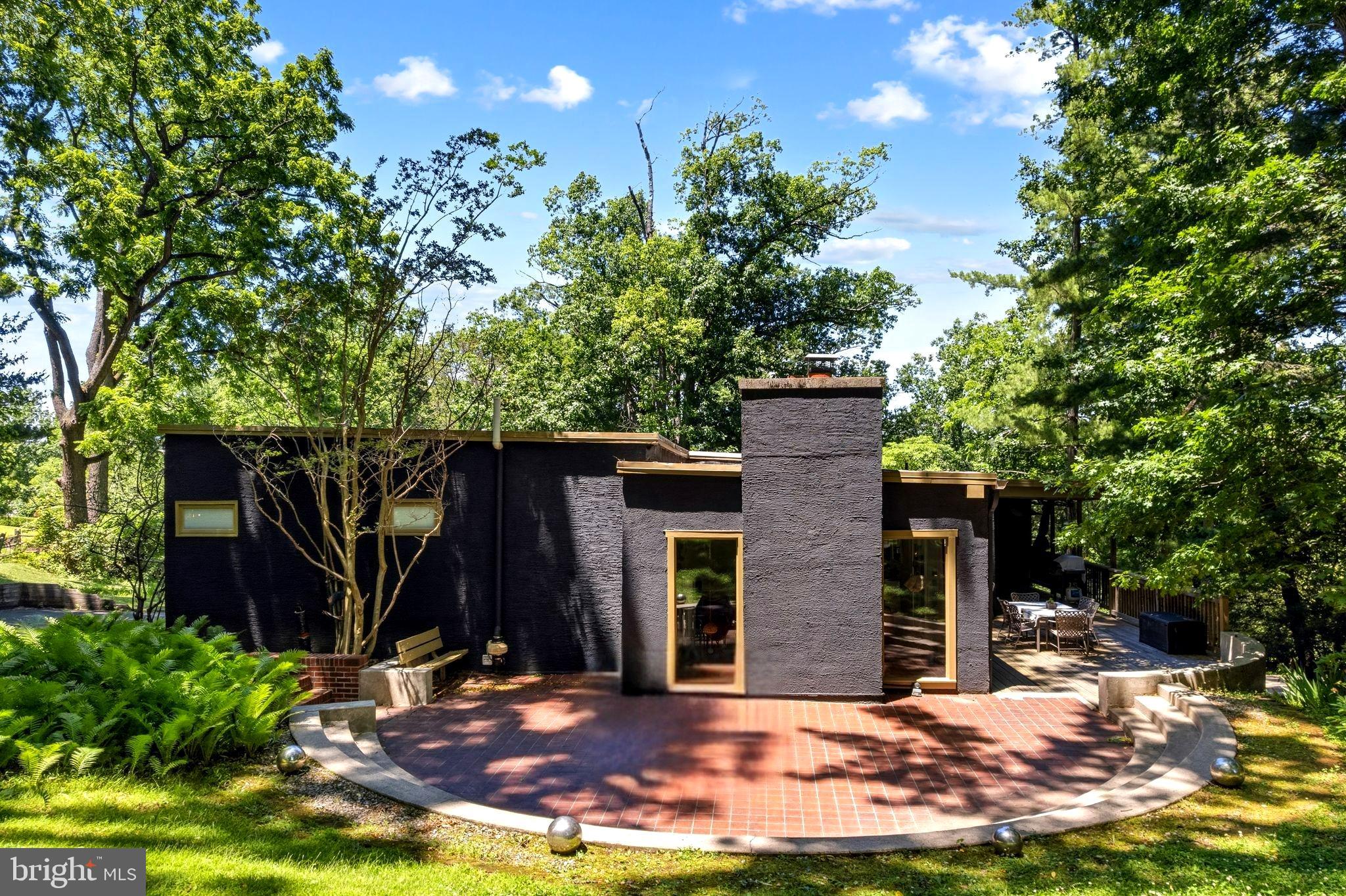 CHESTNUT HILL - Residential