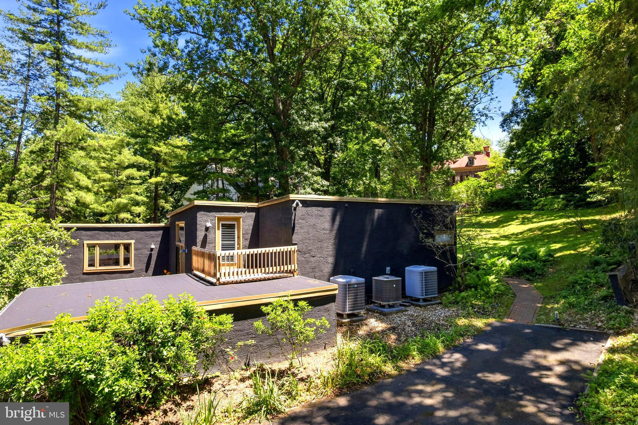 CHESTNUT HILL - Residential