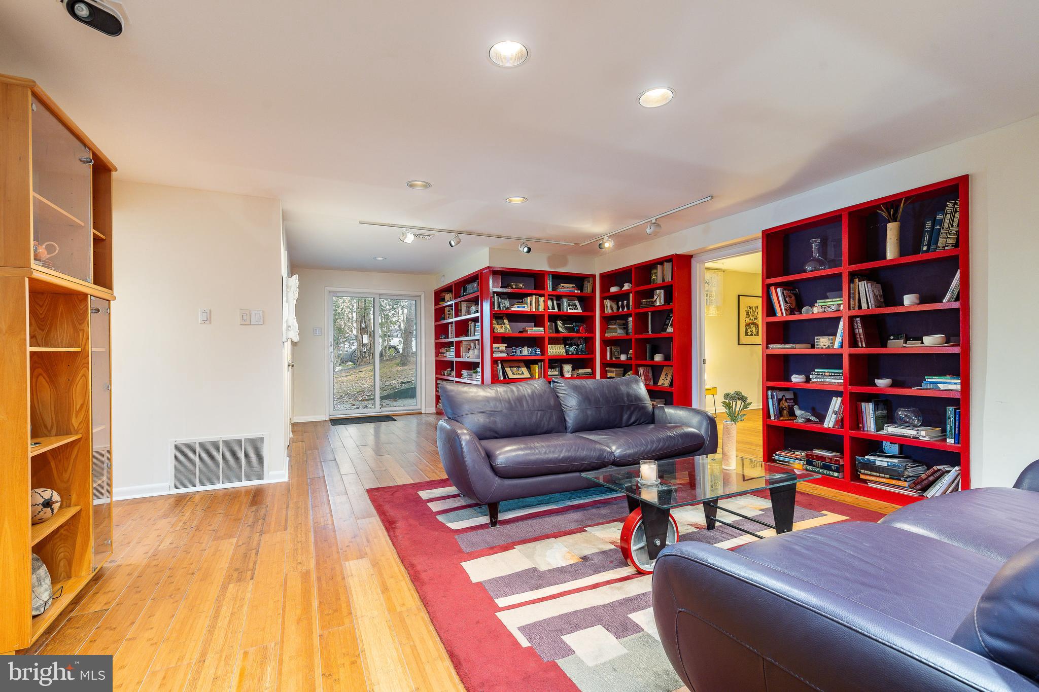 CHESTNUT HILL - Residential