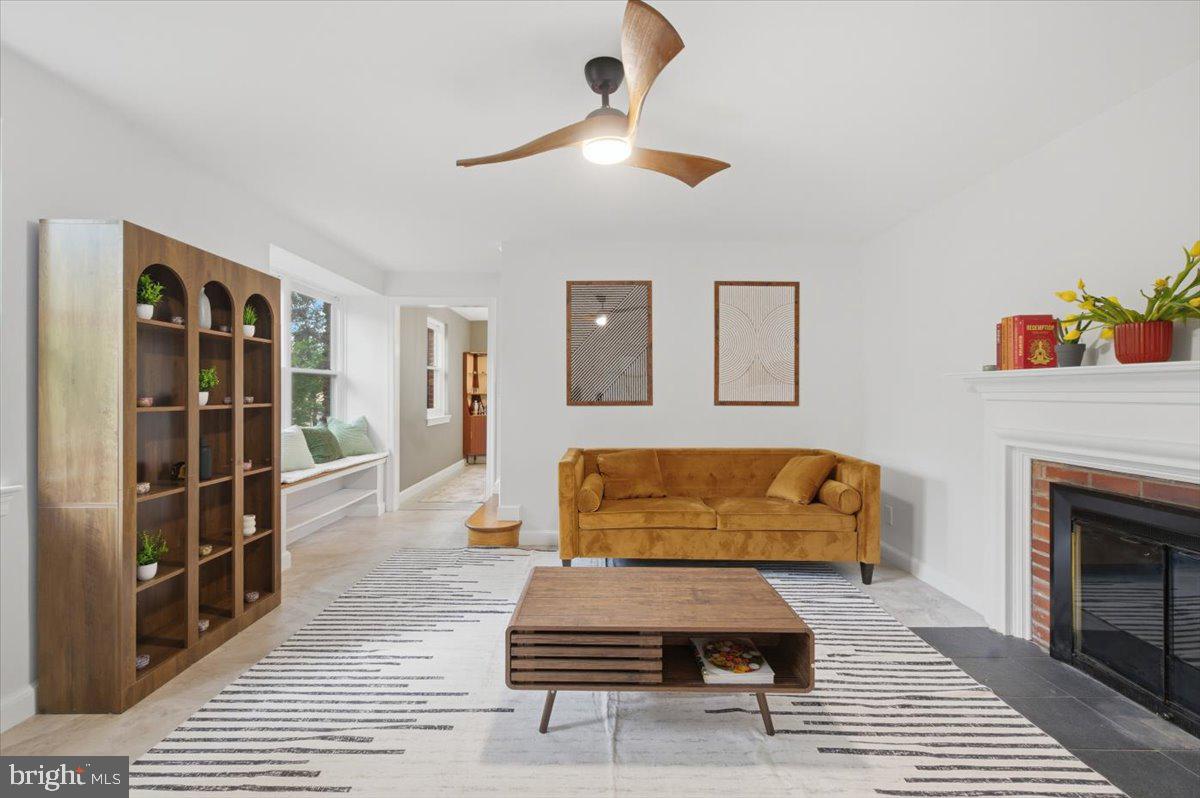 WOODSIDE - Residential