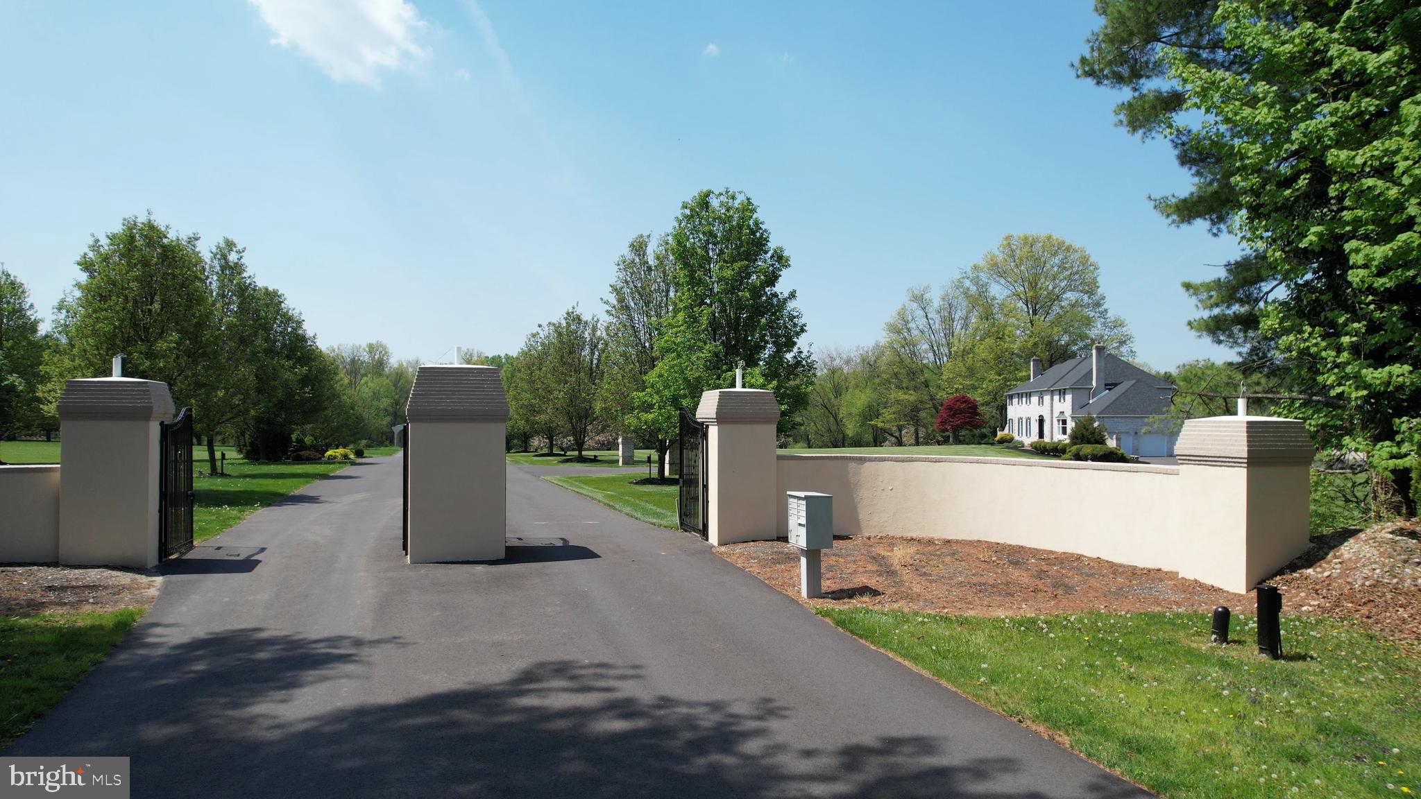 TWO POND ESTATES - Residential