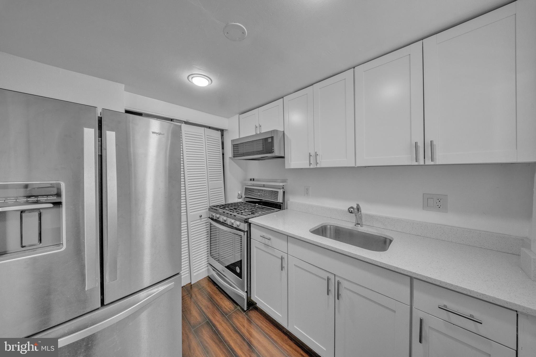 IVERSON SQUARE - Residential