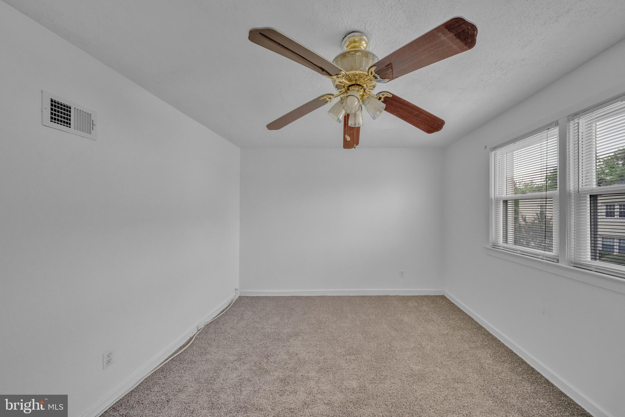IVERSON SQUARE - Residential