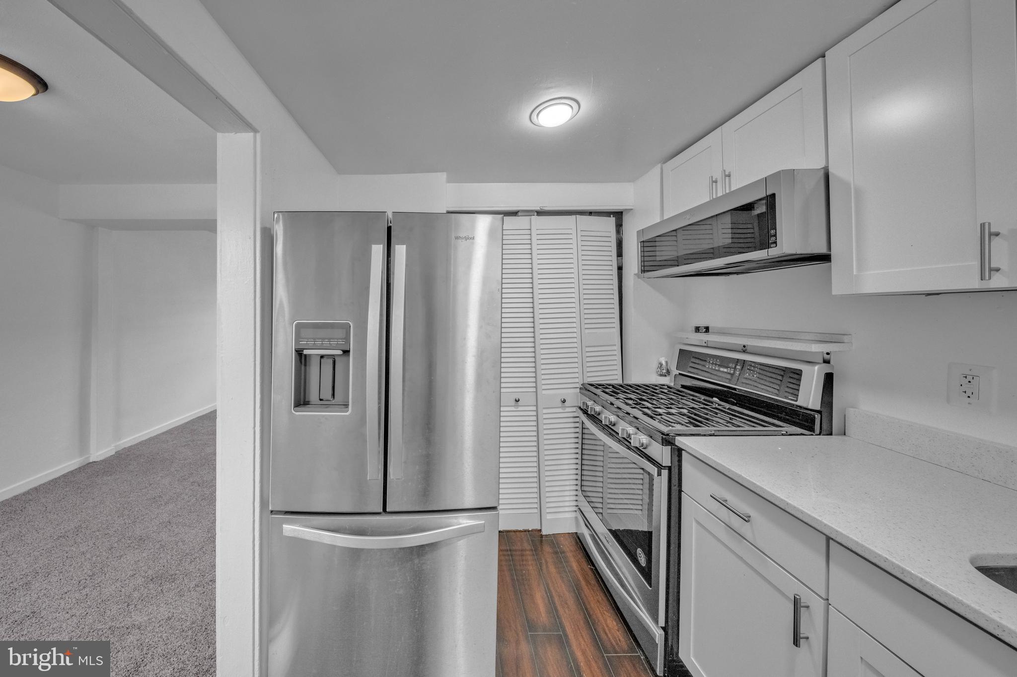 IVERSON SQUARE - Residential