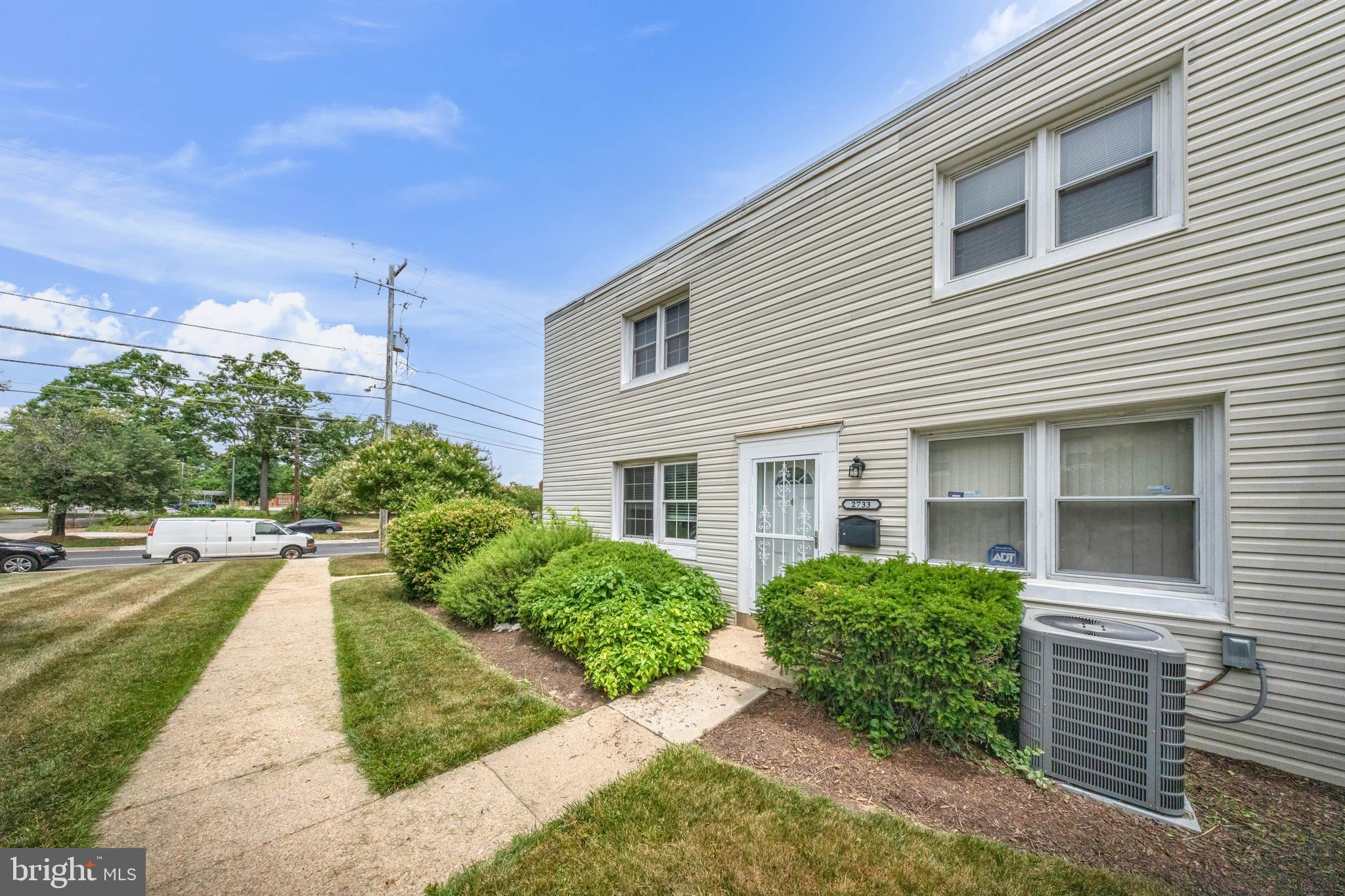 IVERSON SQUARE - Residential