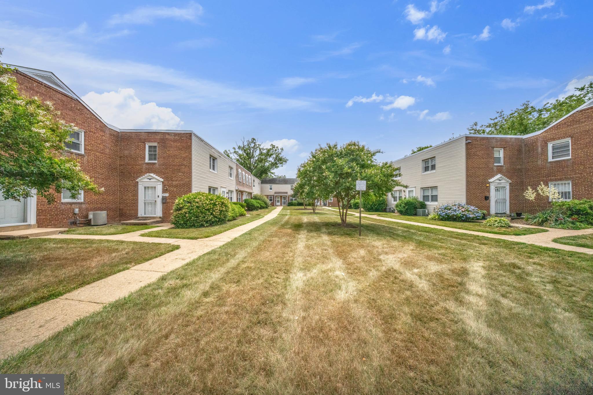 IVERSON SQUARE - Residential