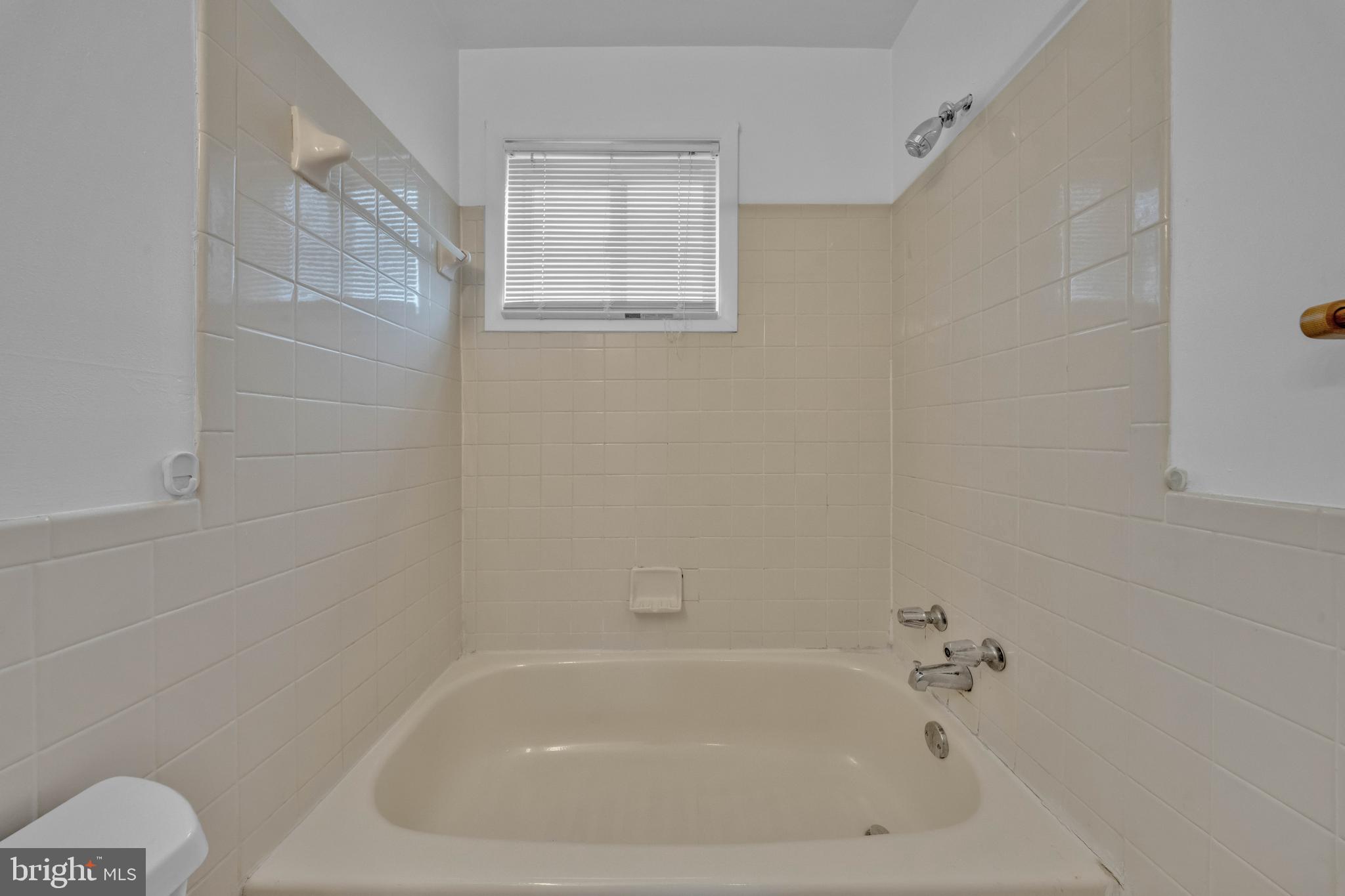 IVERSON SQUARE - Residential