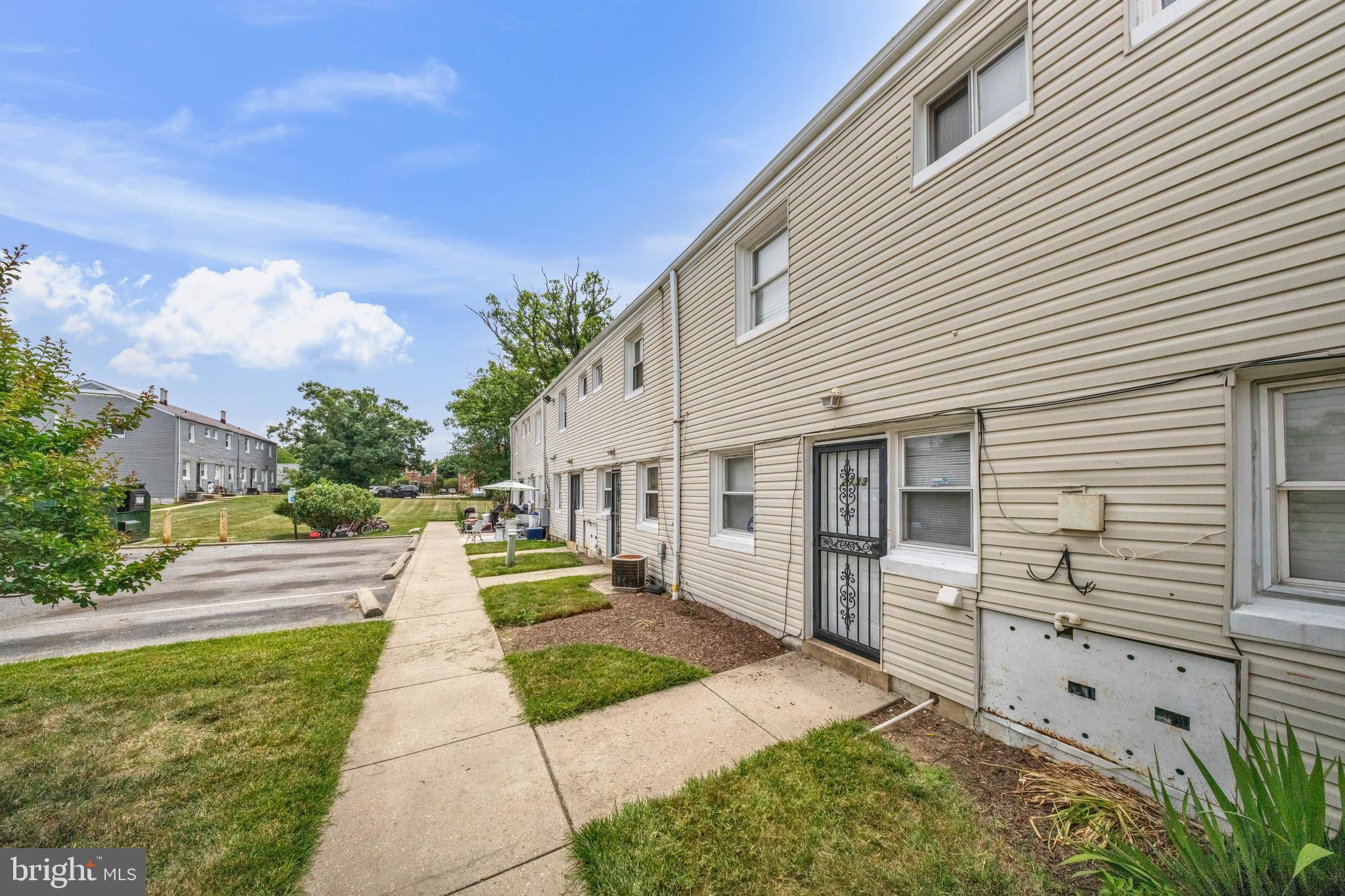IVERSON SQUARE - Residential