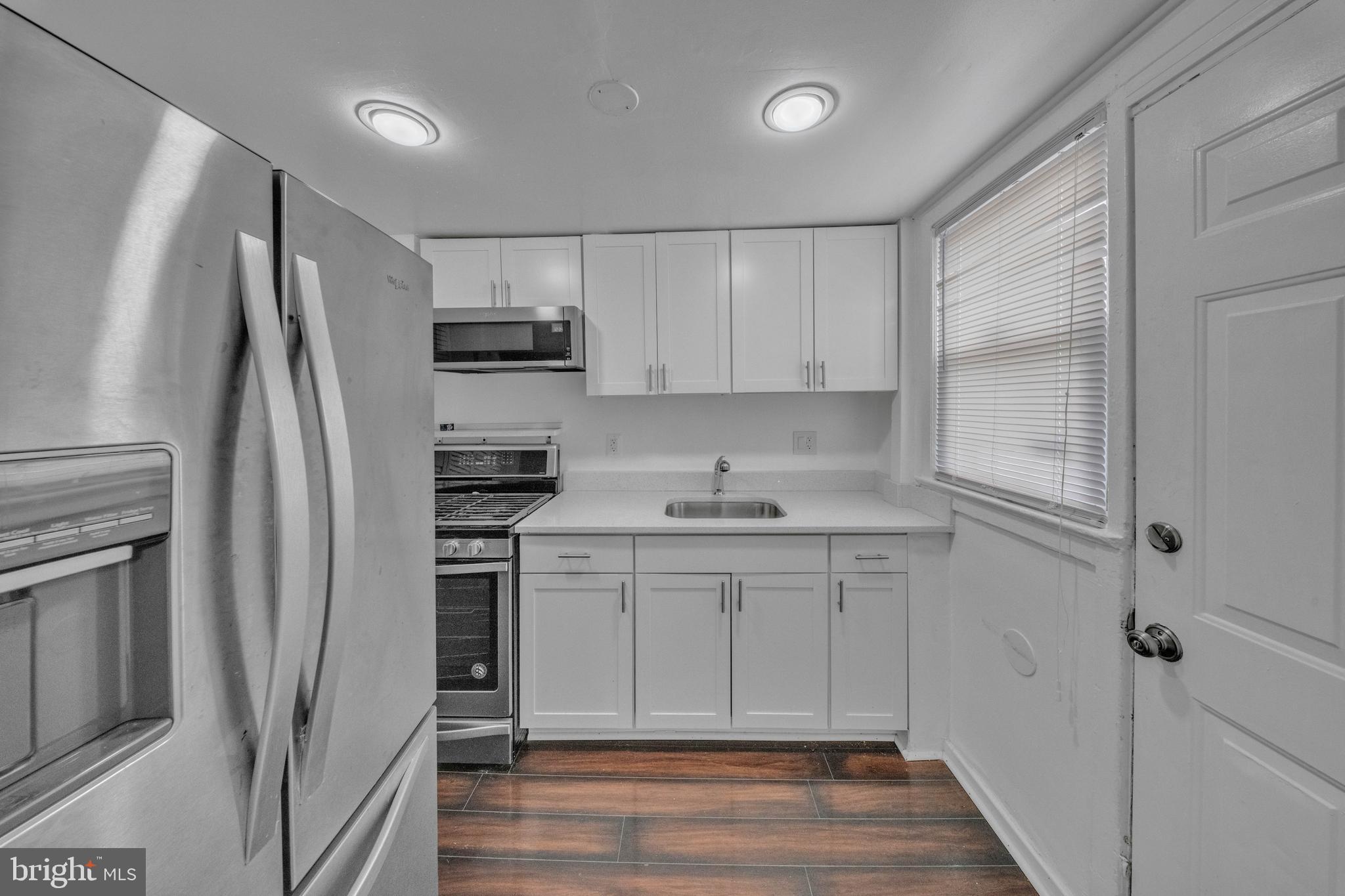 IVERSON SQUARE - Residential