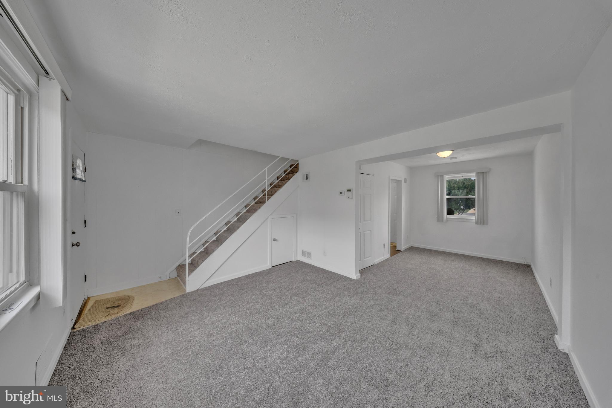 IVERSON SQUARE - Residential