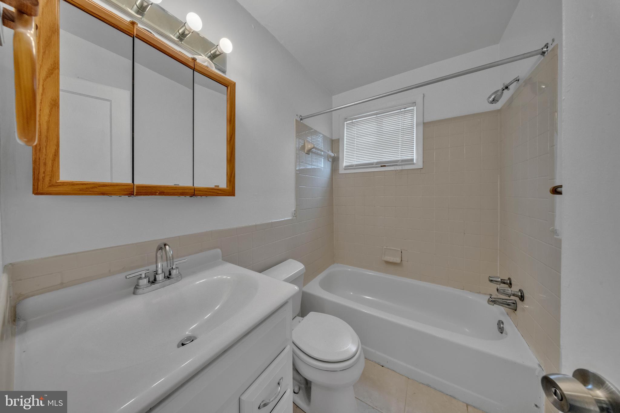 IVERSON SQUARE - Residential