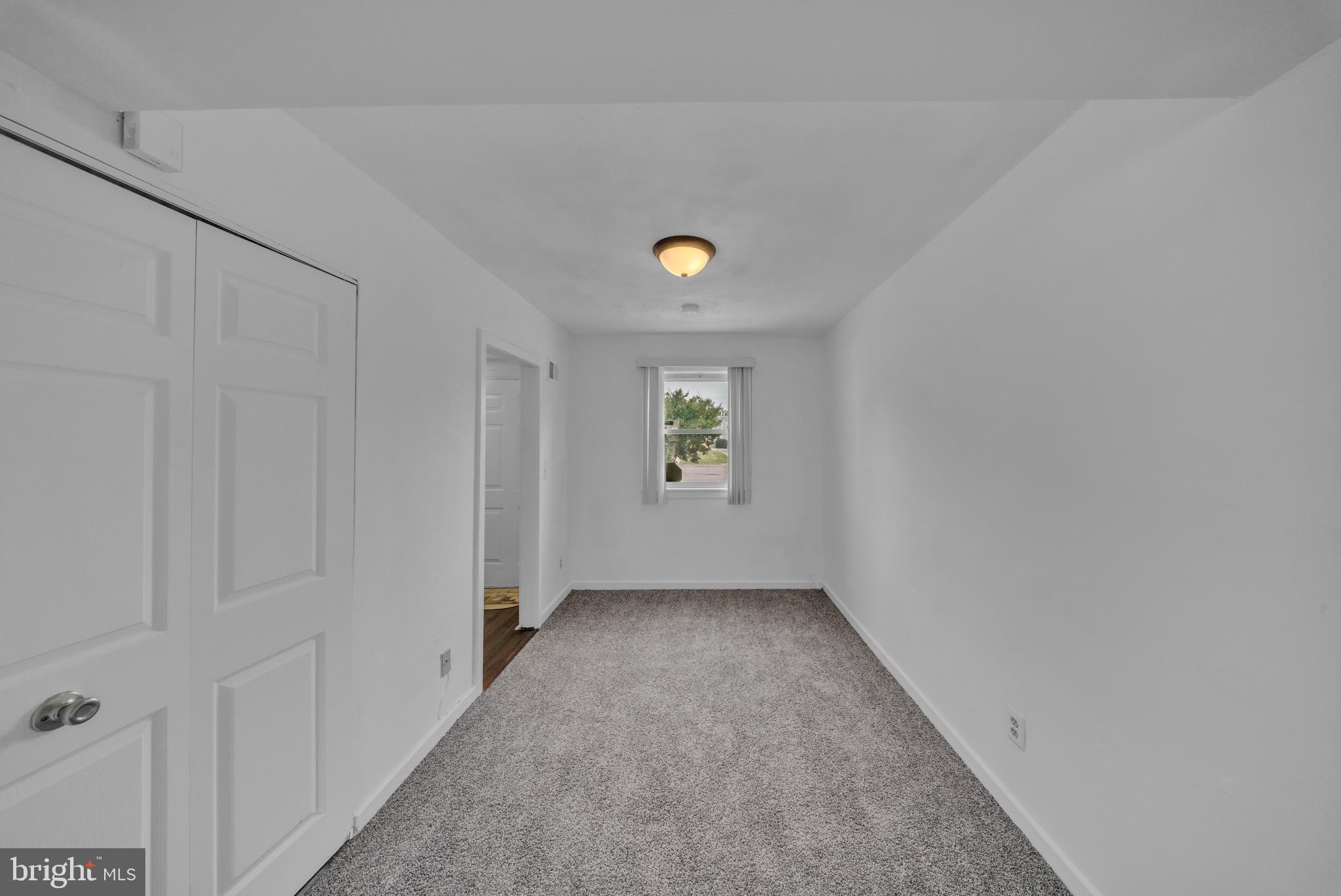 IVERSON SQUARE - Residential