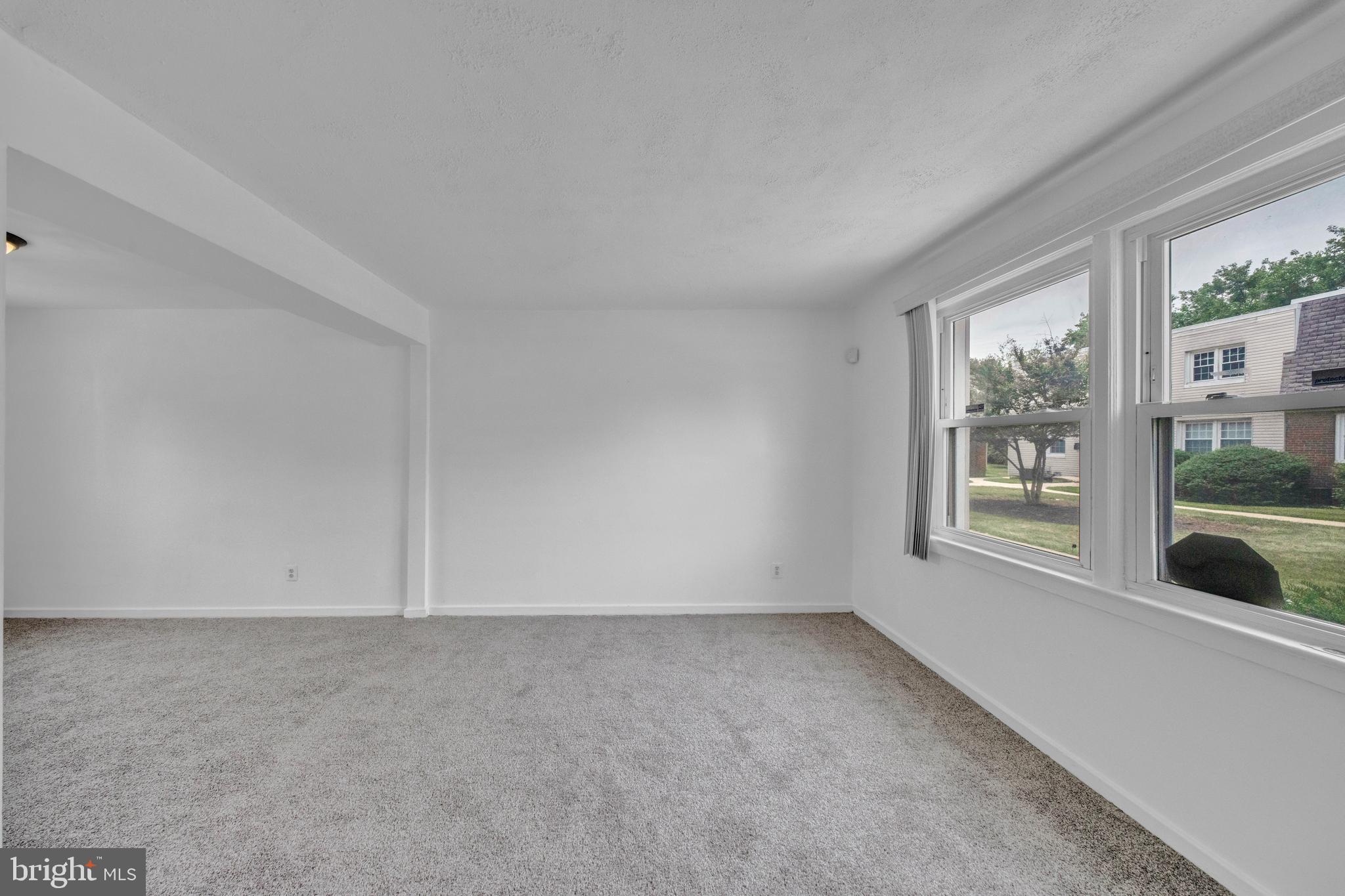 IVERSON SQUARE - Residential