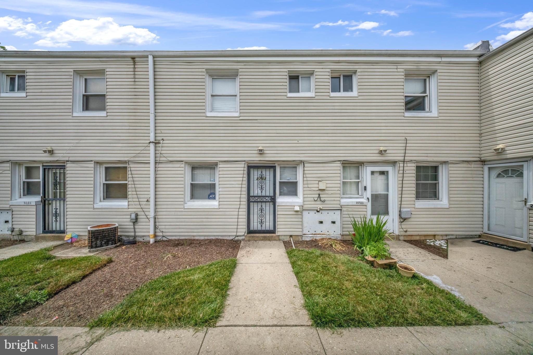 IVERSON SQUARE - Residential