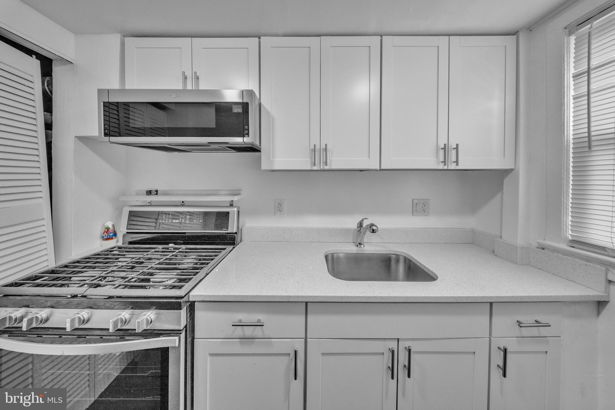 IVERSON SQUARE - Residential