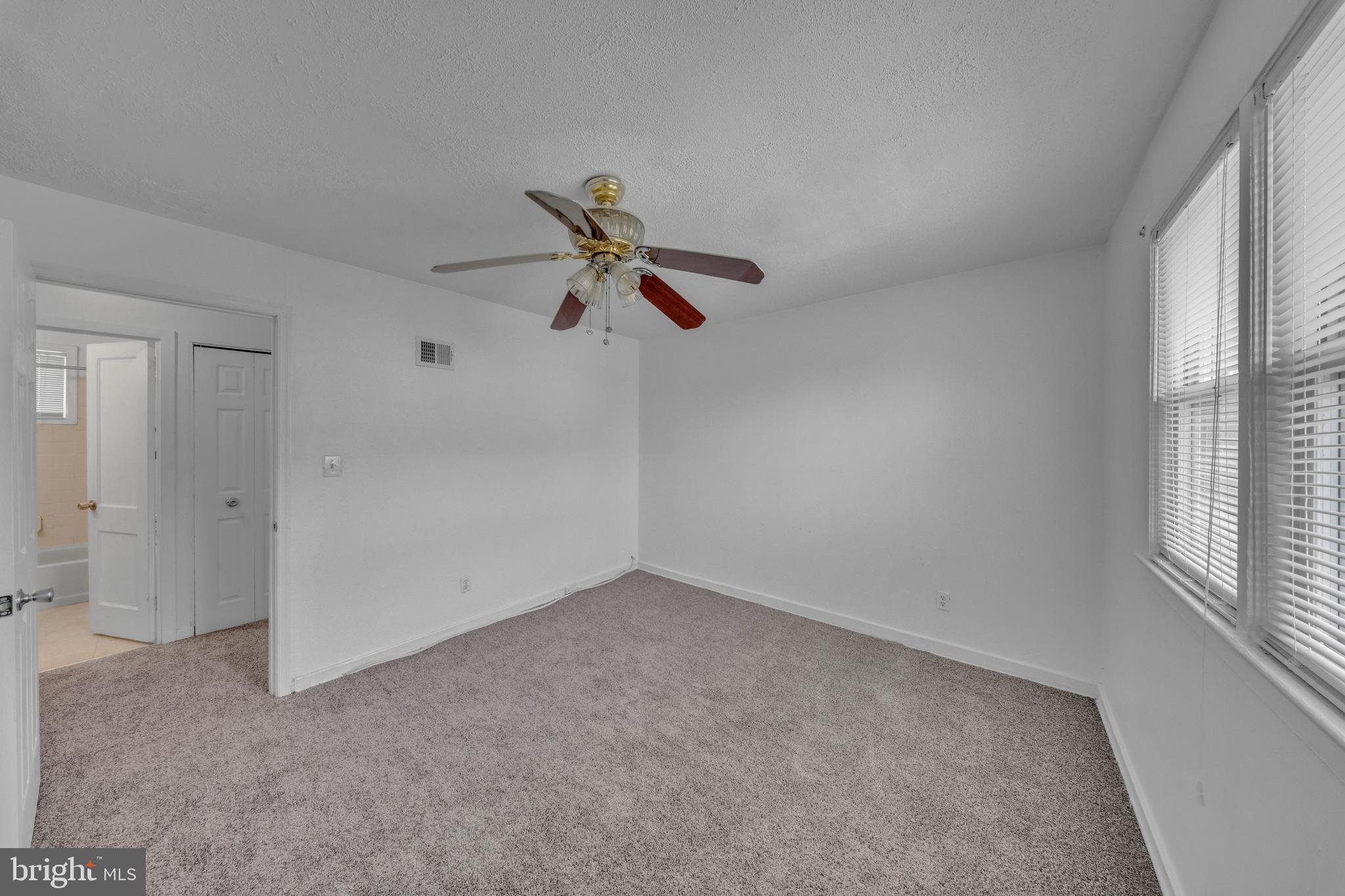 IVERSON SQUARE - Residential