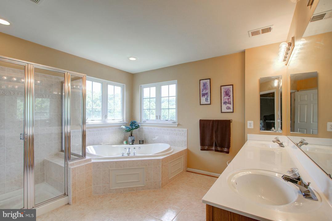 KINGS CROSSING - Residential