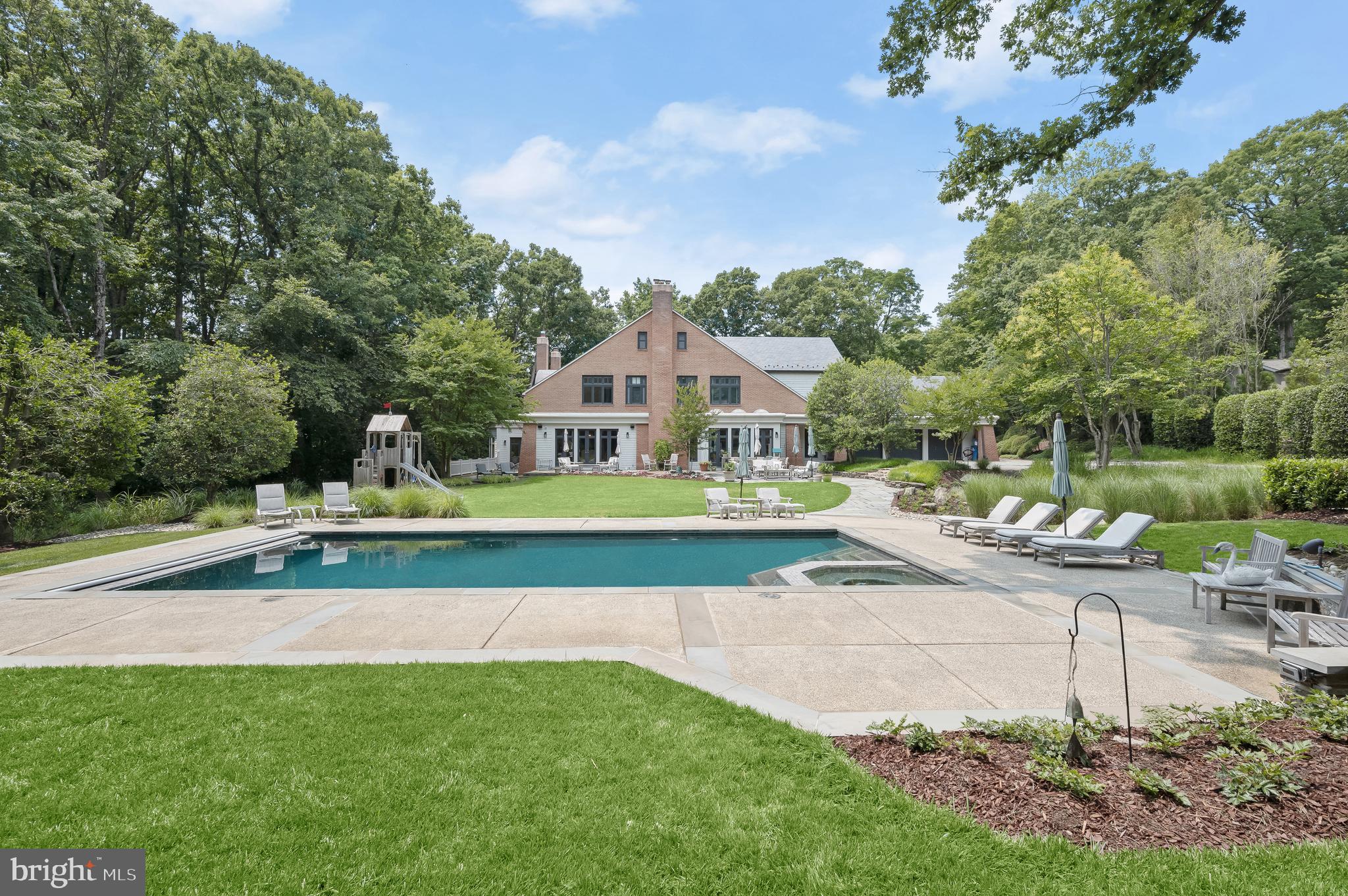 POTOMAC VILLAGE - Residential
