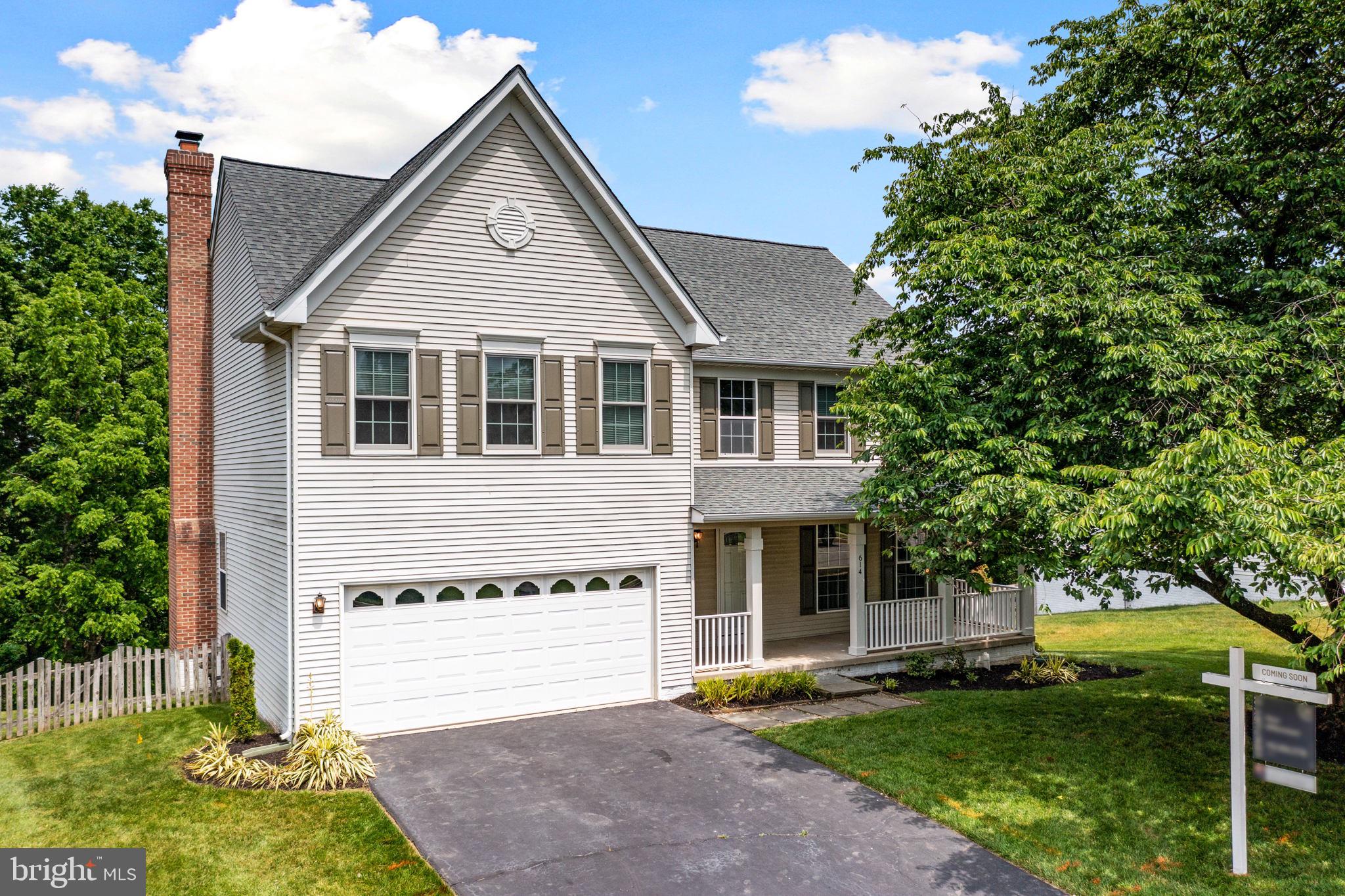 Fantastic location backing to W & OD trail! Over 3700 finished SF of comfortable living space with 5 bedrooms, 3.5 baths . Brand new paint, fantastic floorplan, enormous  primary suite,  cozy gas fireplace, 2nd kitchen in lower level!   And view of trees and the trail from the oversized double decks off the back. The main deck is 35 X 13 - perfect for large groups!

Not every home has a kitchenette in the lower level - this makes for an awesome in-law suite or convenient way to keep the family fed for movie nights. So many possibilities.  And the lower level bedroom with full egress is also large - 20 X 13.

Verizon FIOS.  Sentricon termite warranty AND 1 year home warranty offered. 

The cozy front porch awaits!  Bring your special touches and make this fantastic home yours.