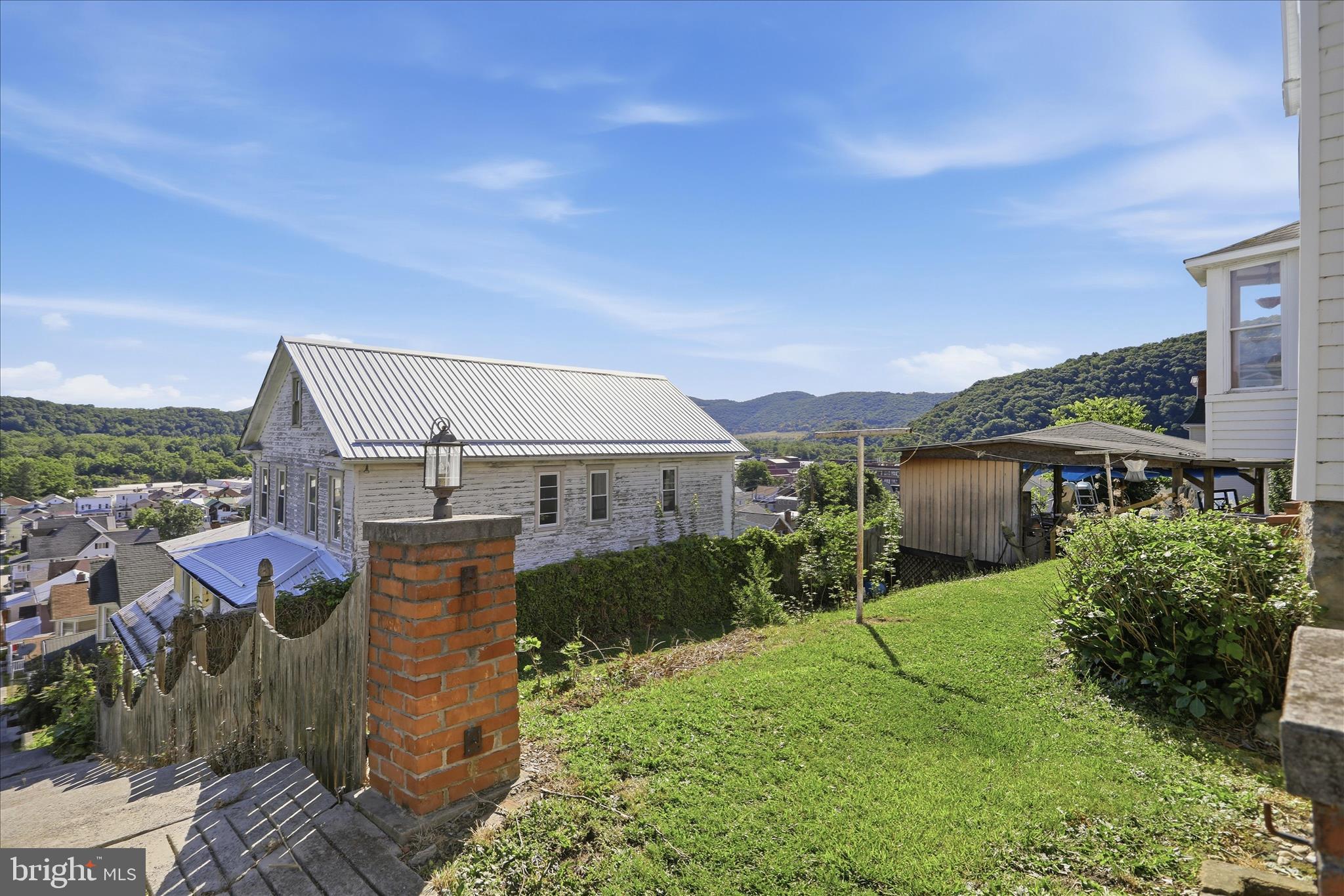 WEST END - Residential