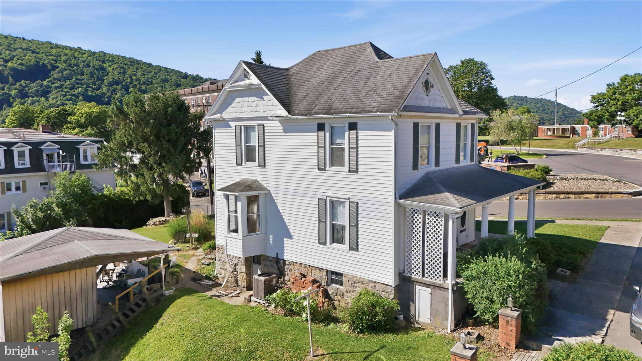 WEST END - Residential
