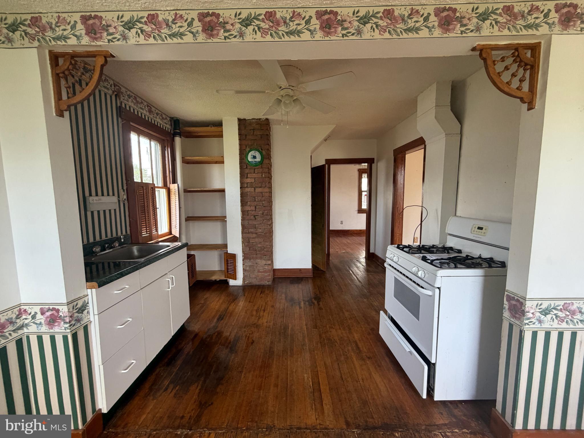 ARUNDEL GARDENS - Residential