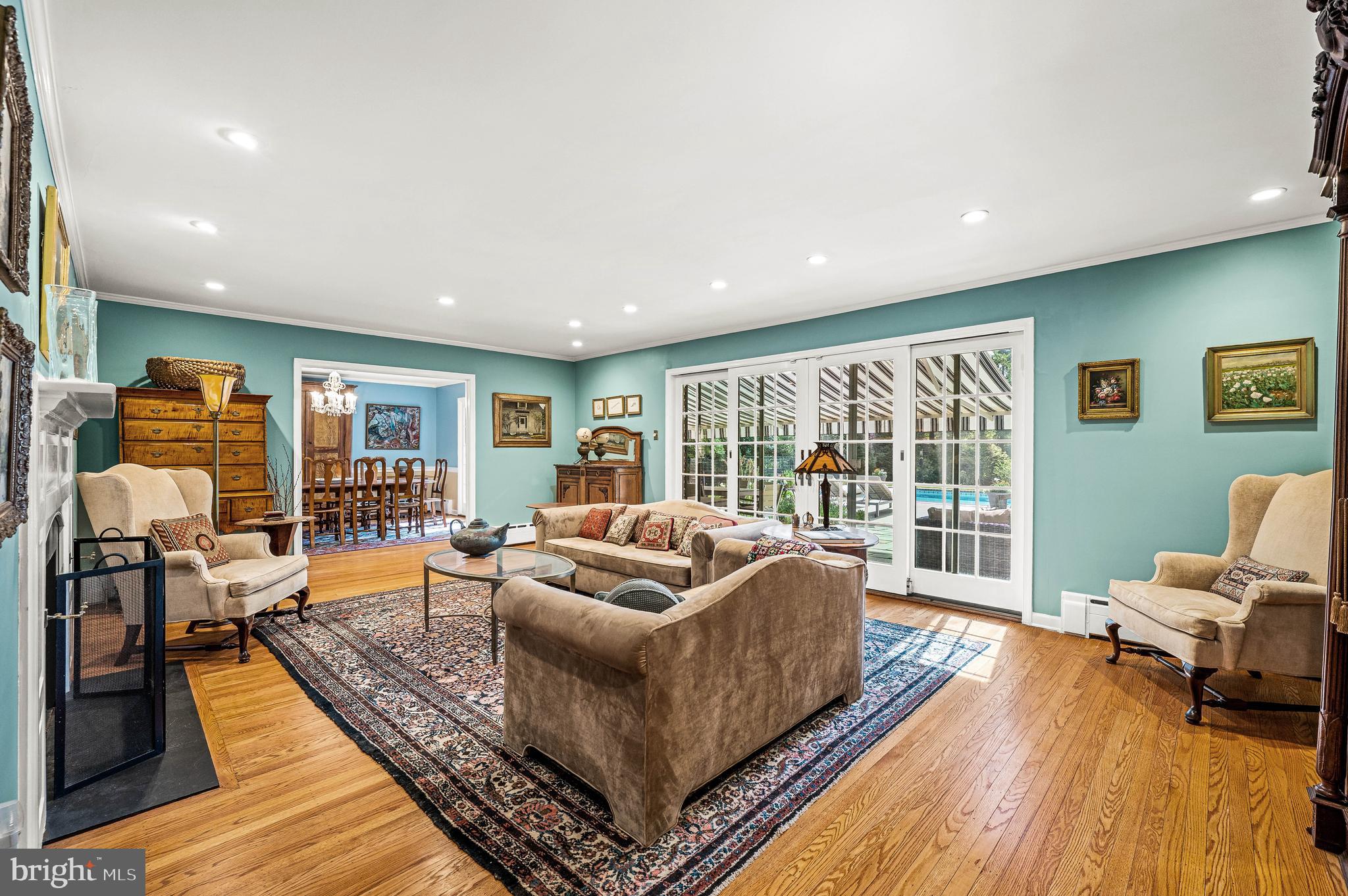 CHESTNUT HILL - Residential