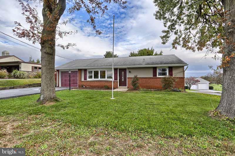3 bedroom brick ranch home in Warwick. Eat-in kitchen, central air, all new carpet and paint, vinyl replacement windows. Hardwood floors, finished lower level with outside entrance. Spacious backyard, screened porch and 1 car garage.