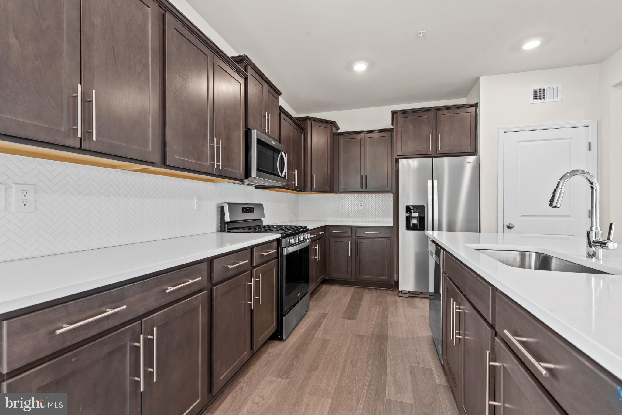 SUMMERVALE - Residential