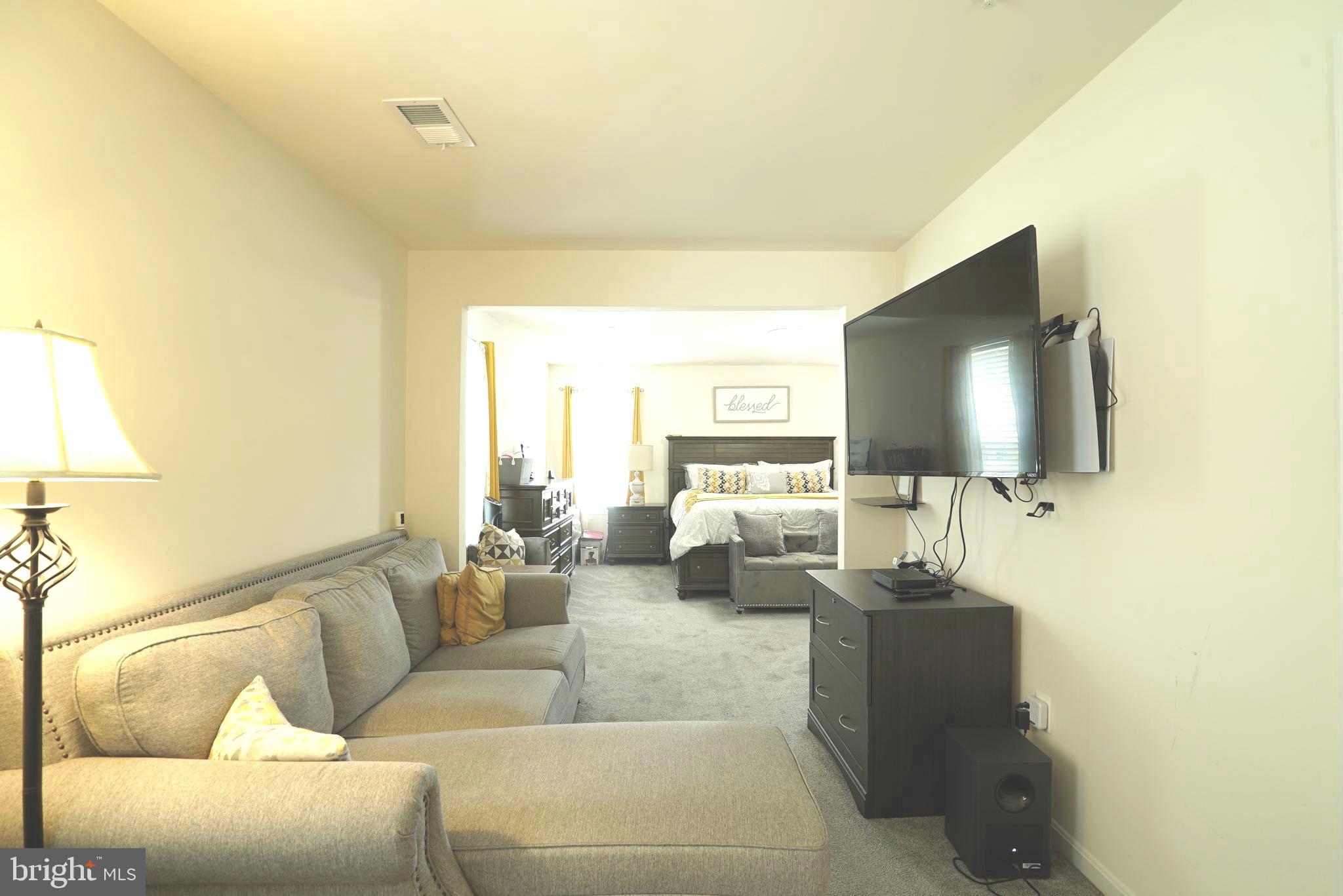 WINDSOR MANOR - Residential