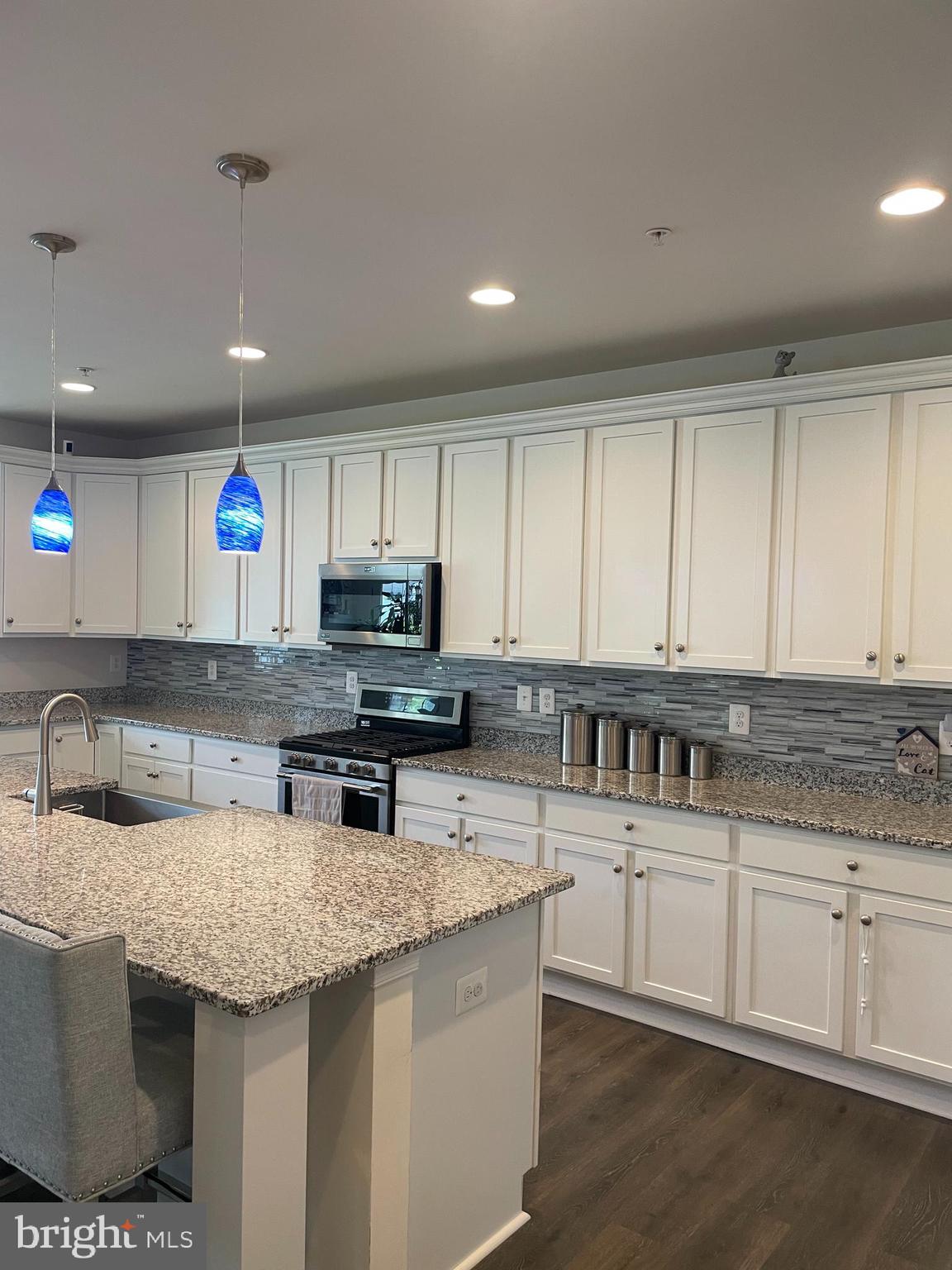 WINDSOR MANOR - Residential