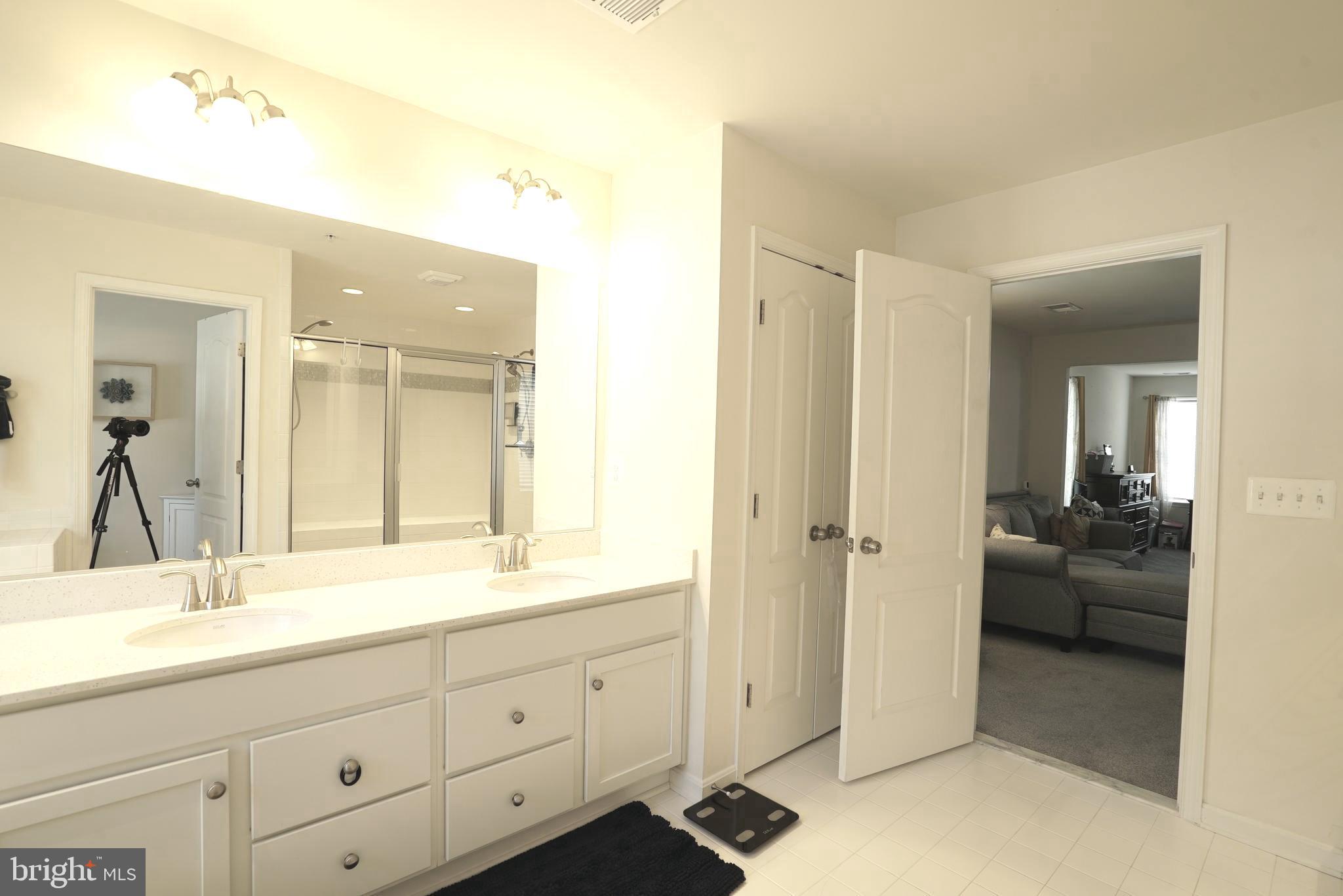 WINDSOR MANOR - Residential
