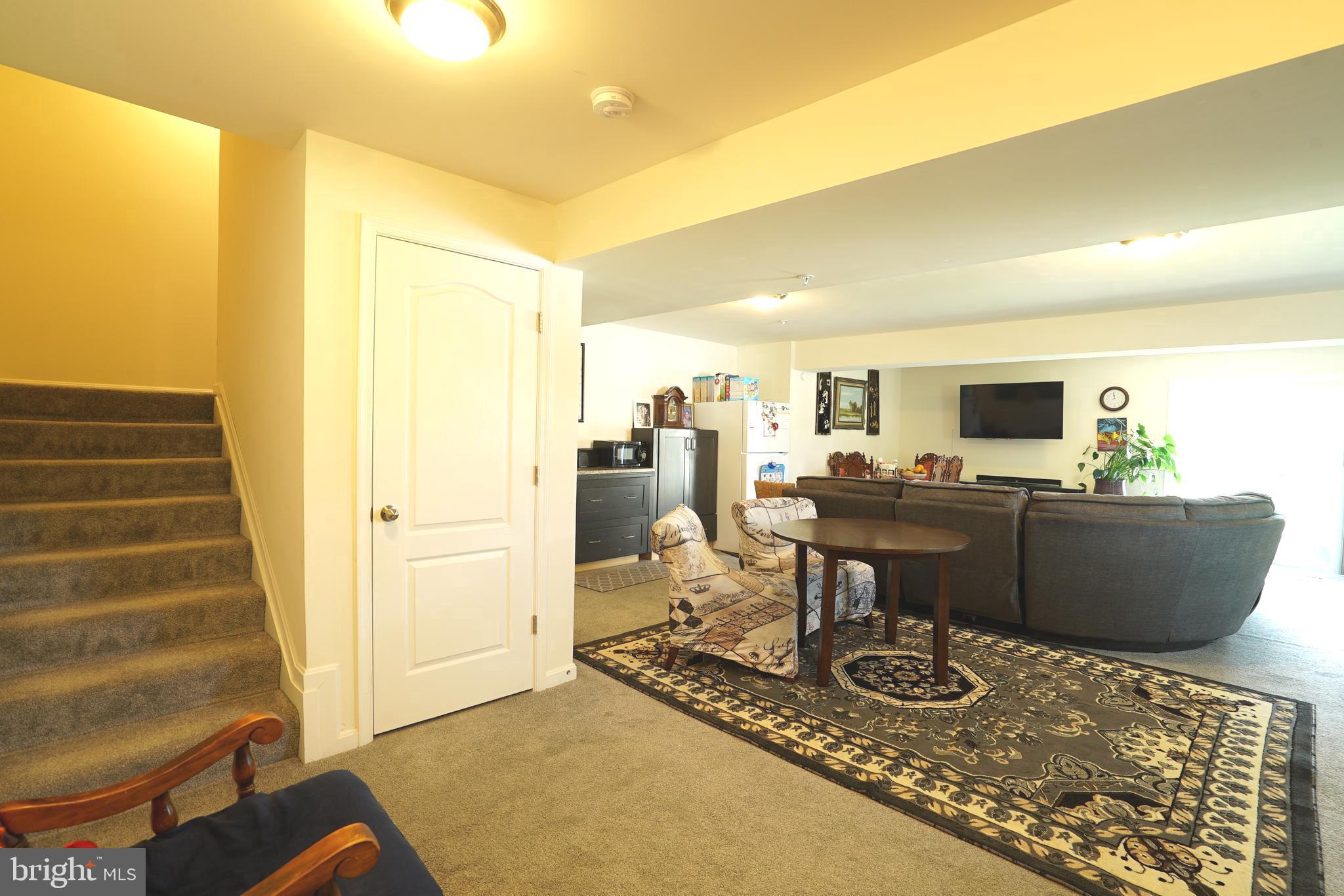 WINDSOR MANOR - Residential