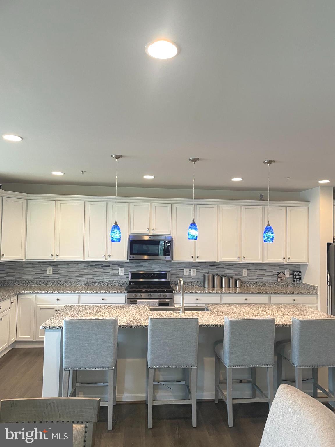 WINDSOR MANOR - Residential