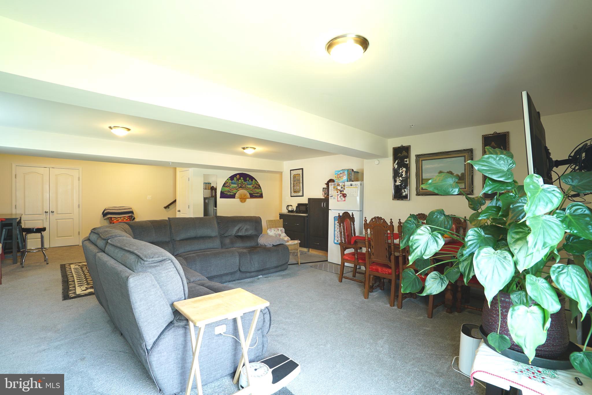 WINDSOR MANOR - Residential